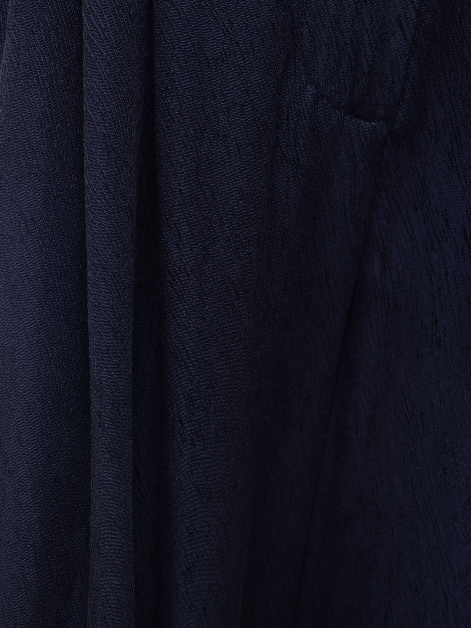 Loose-fitting trousers with waist pleats