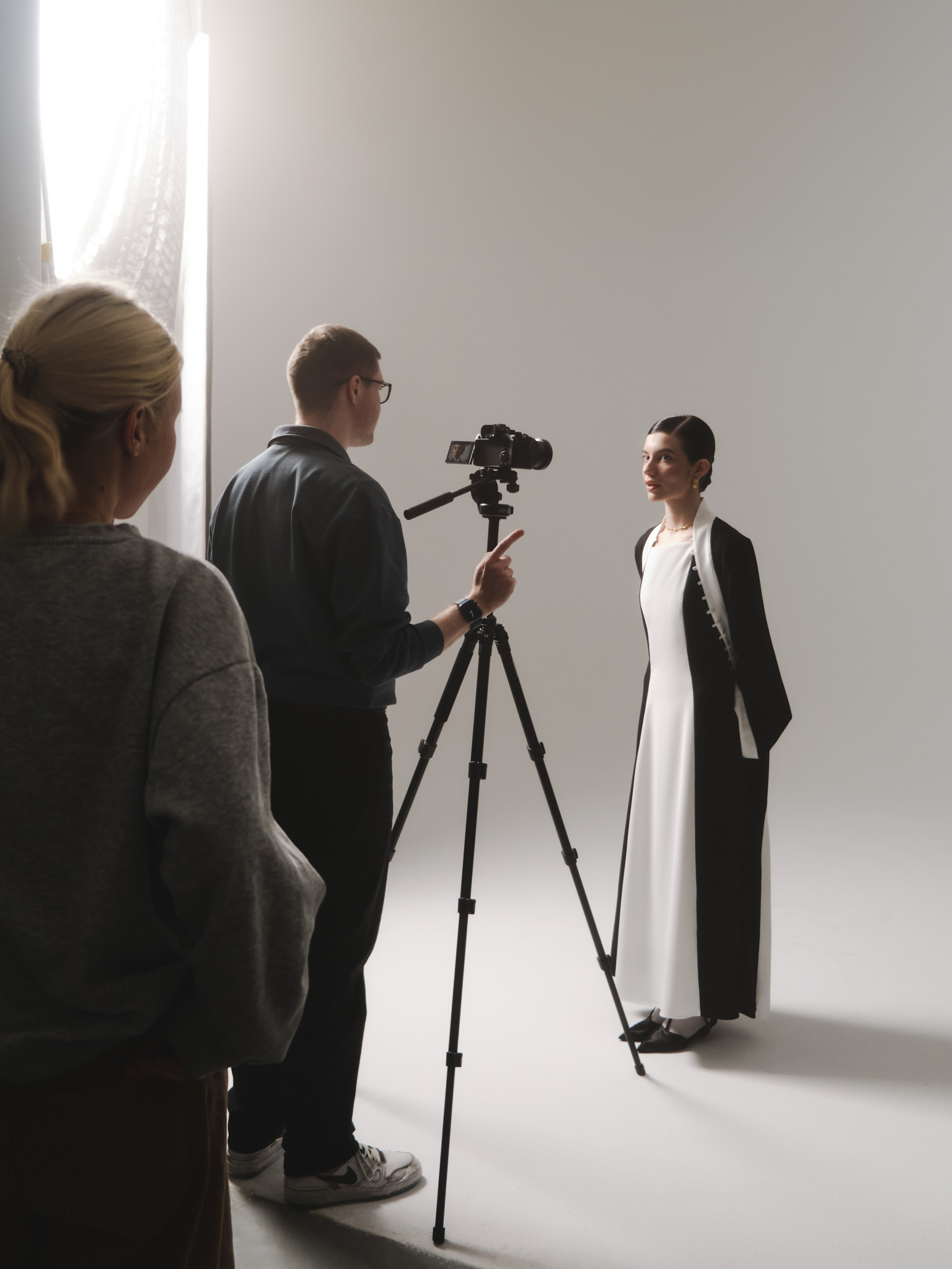 فستان ماكسي بأكمام طويلة وأزرار صغيرة