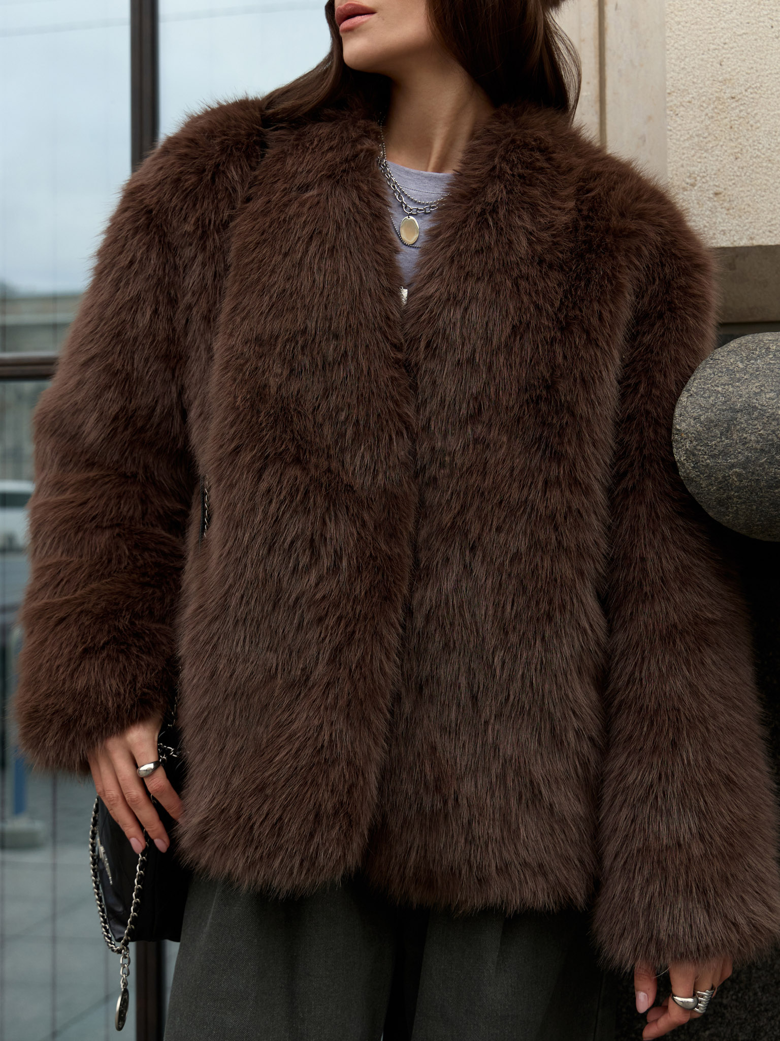 Kurzer Eco-Pelzmantel mit üppigem Flor