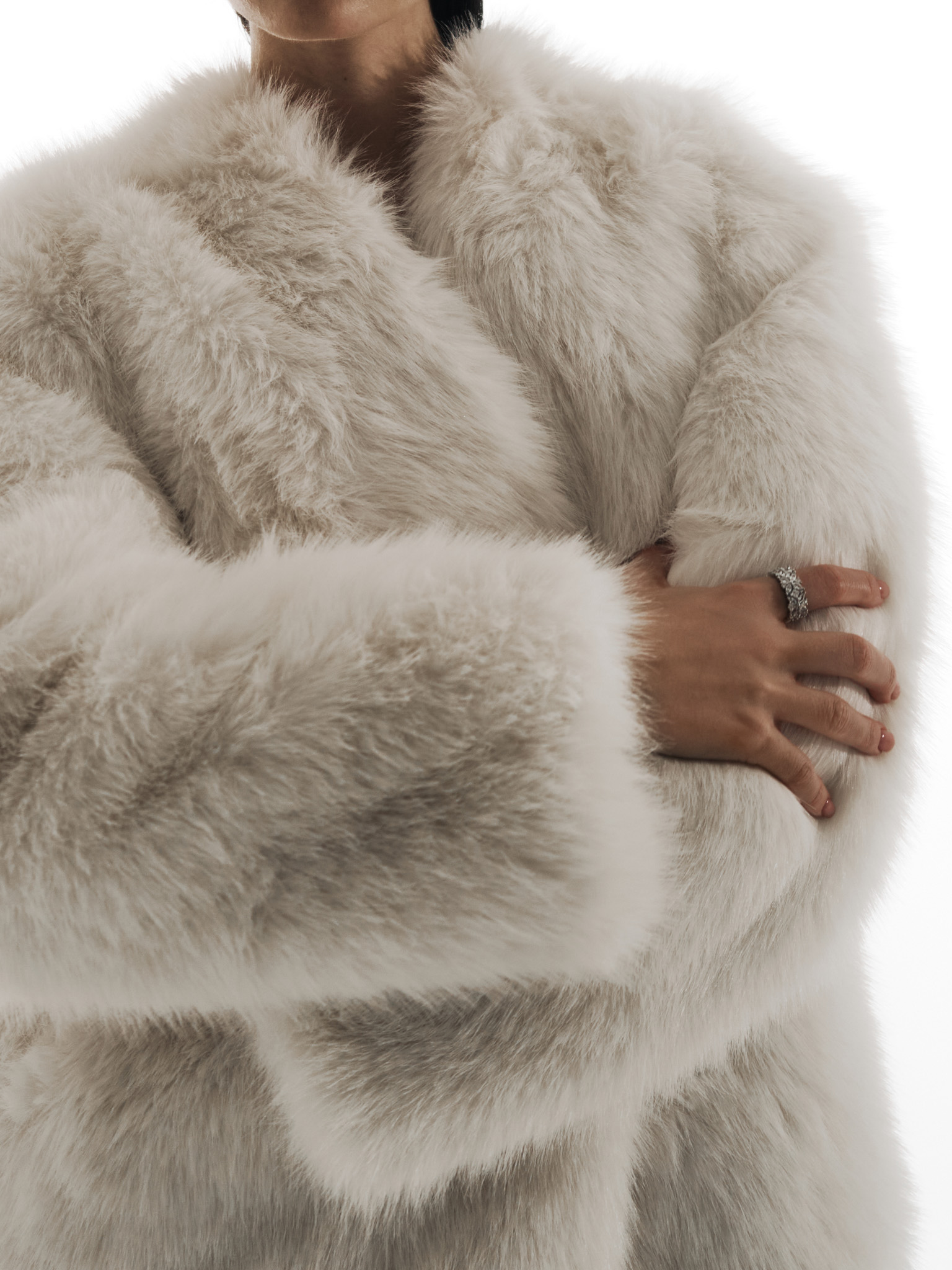 Kurzer Eco-Pelzmantel mit üppigem Flor