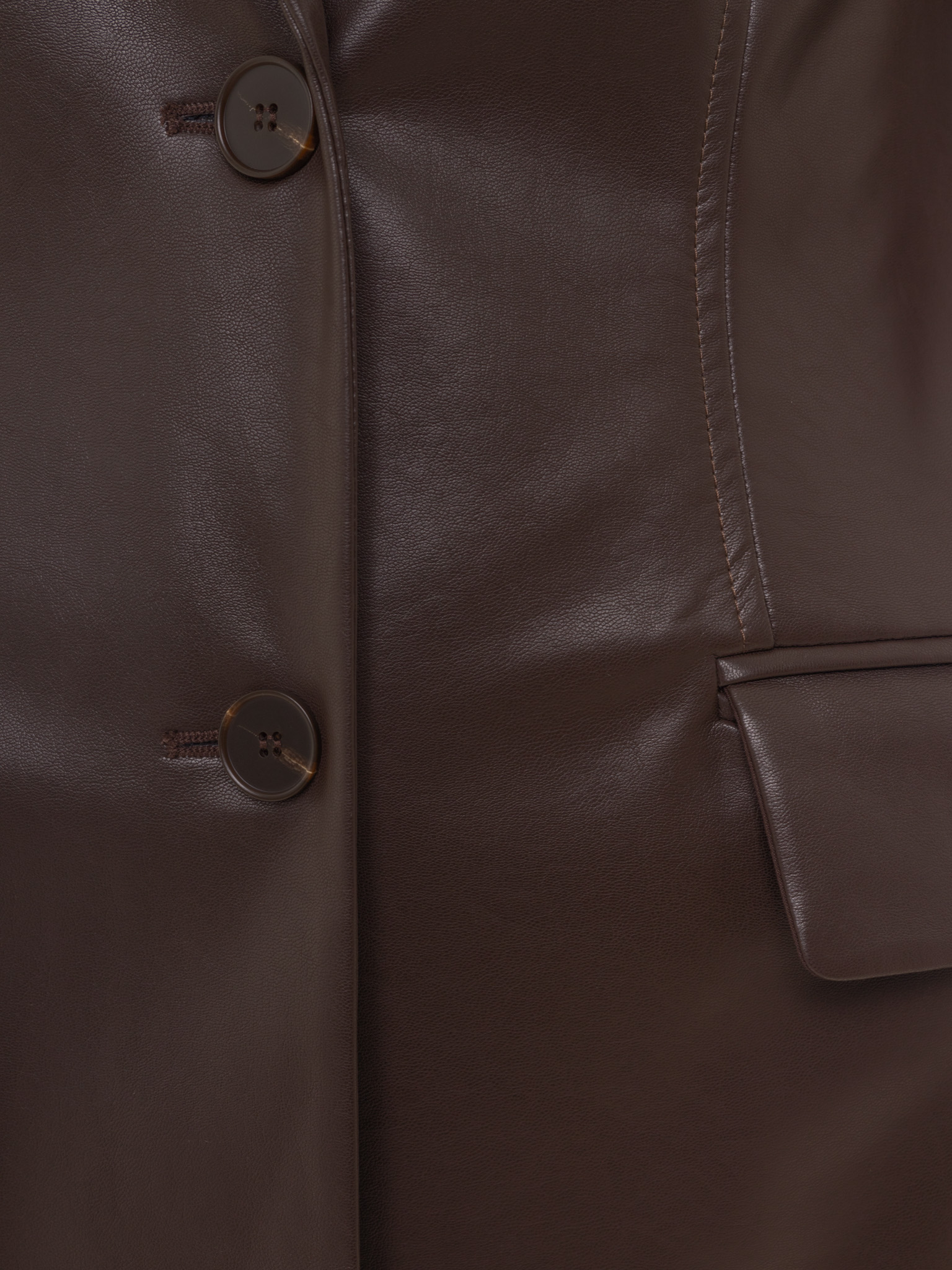 Taillierte Jacke aus Öko-Leder