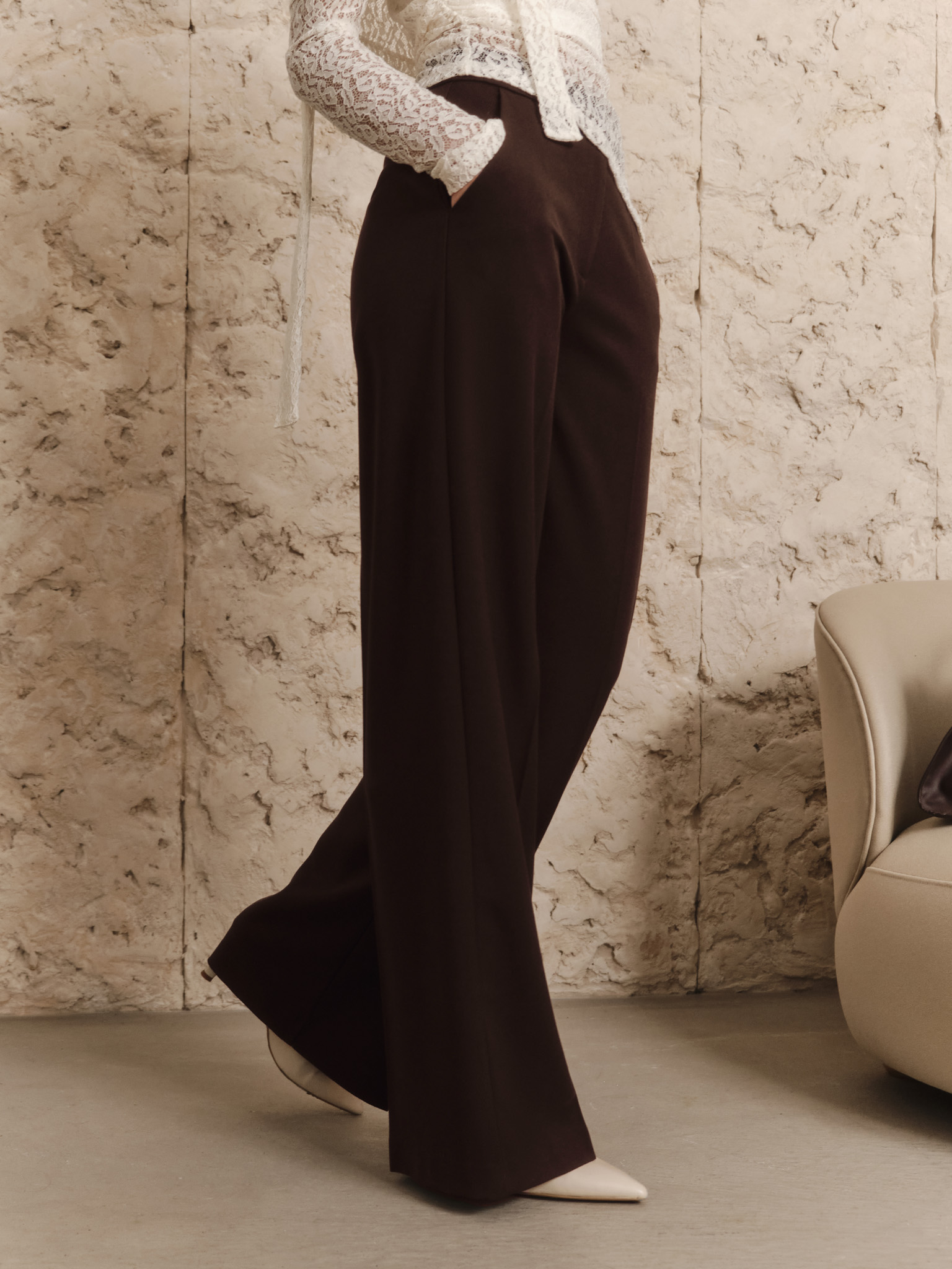 Loose-fitting monochrome trousers