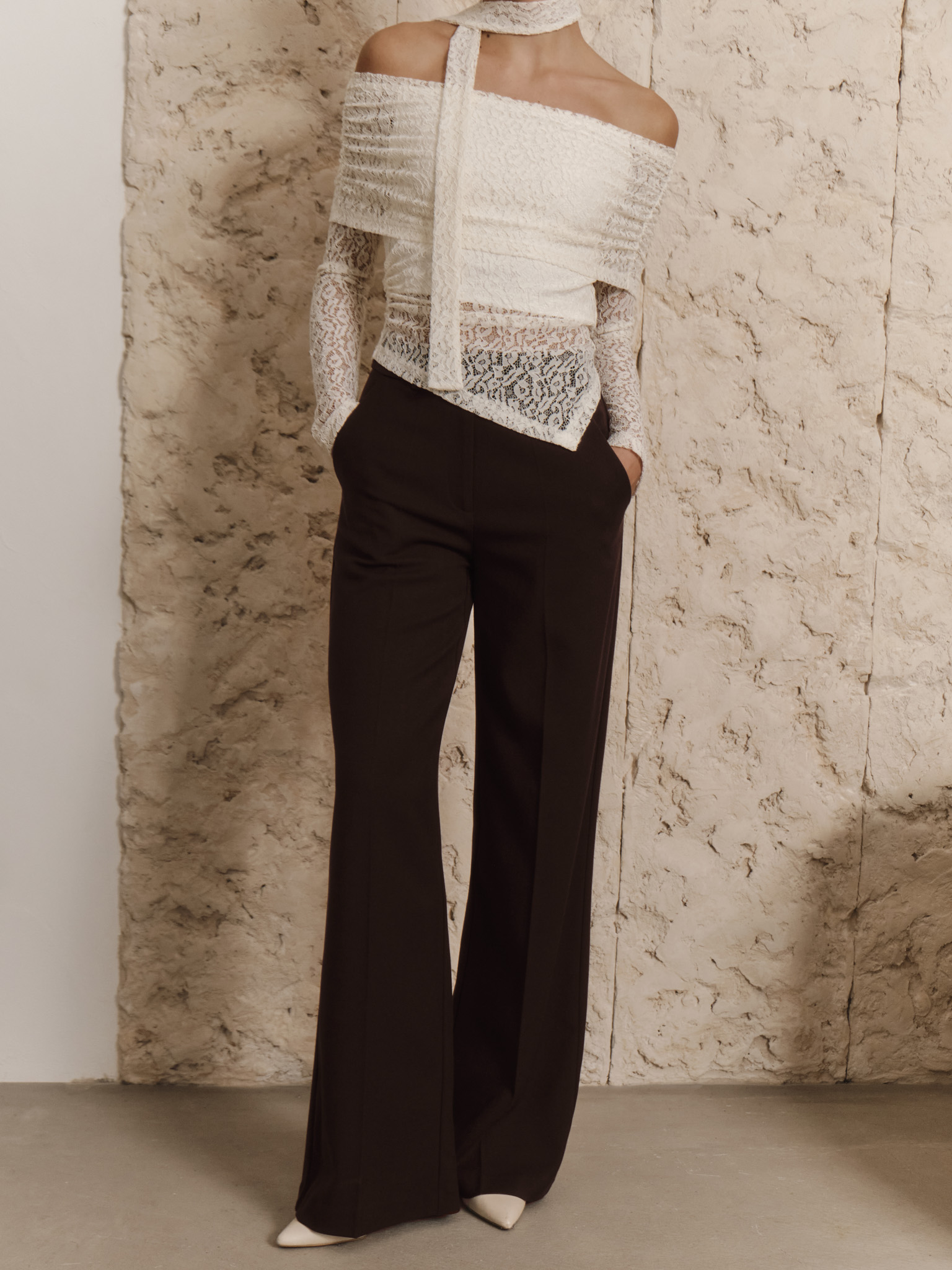 Loose-fitting monochrome trousers