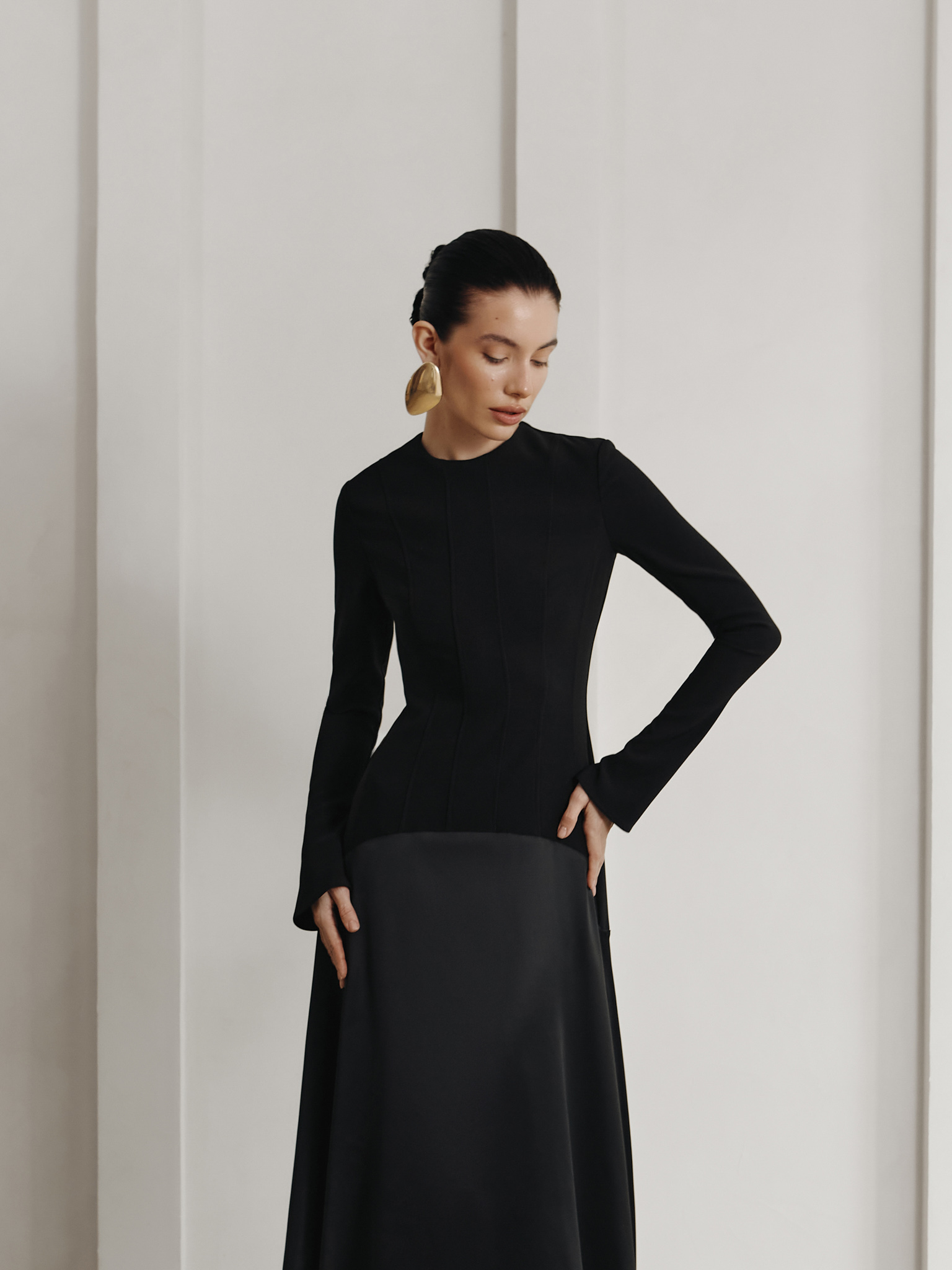 Maxi dress with straight sleeves and flared skirt