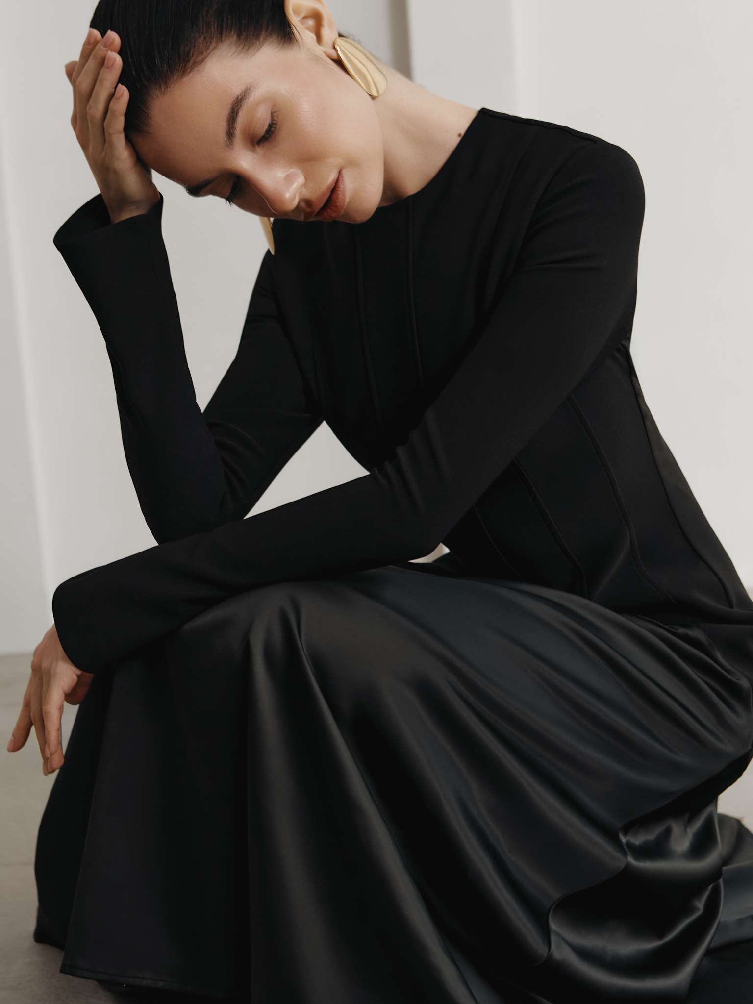 Maxi dress with straight sleeves and flared skirt