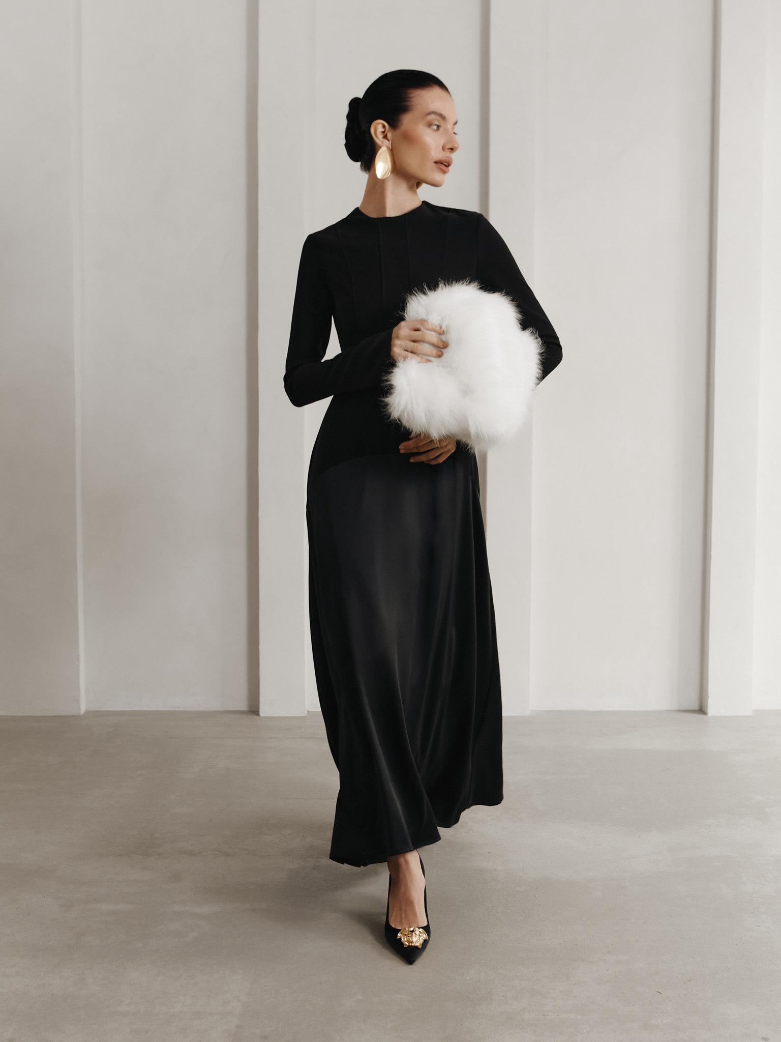 Maxi dress with straight sleeves and flared skirt