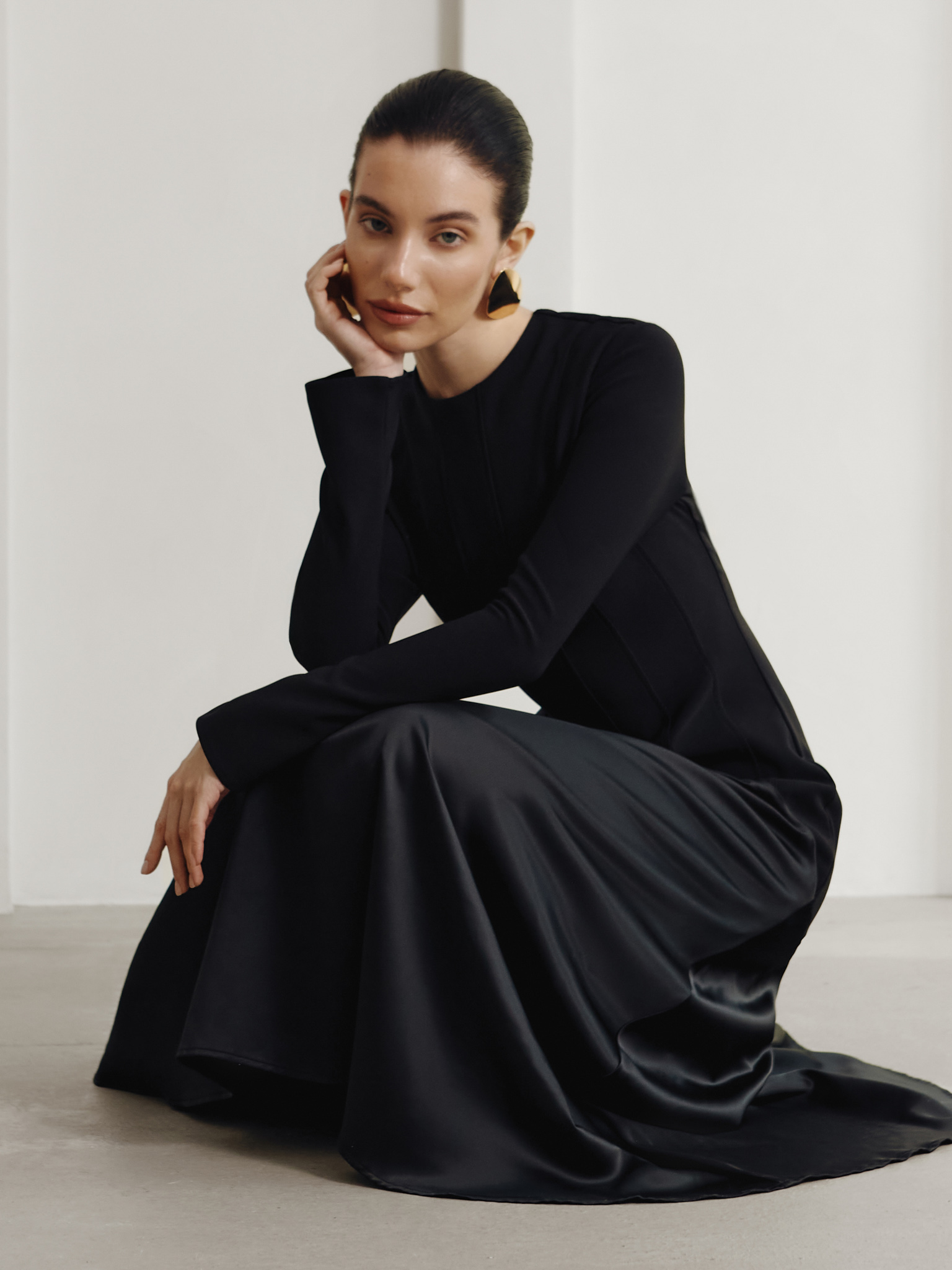 Maxi dress with straight sleeves and flared skirt