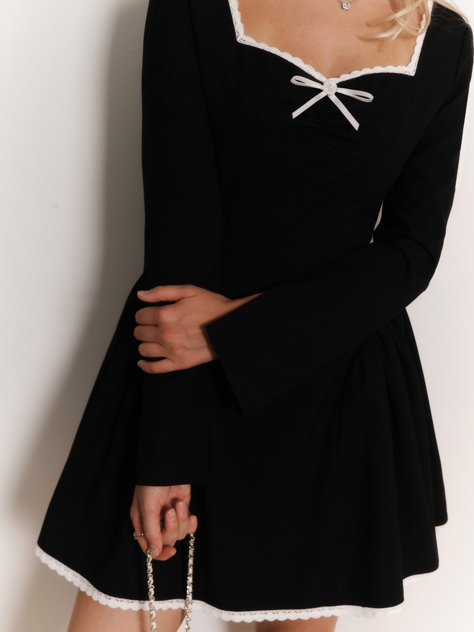 Mini dress with contrasting trim and bow :: LICHI - Online fashion