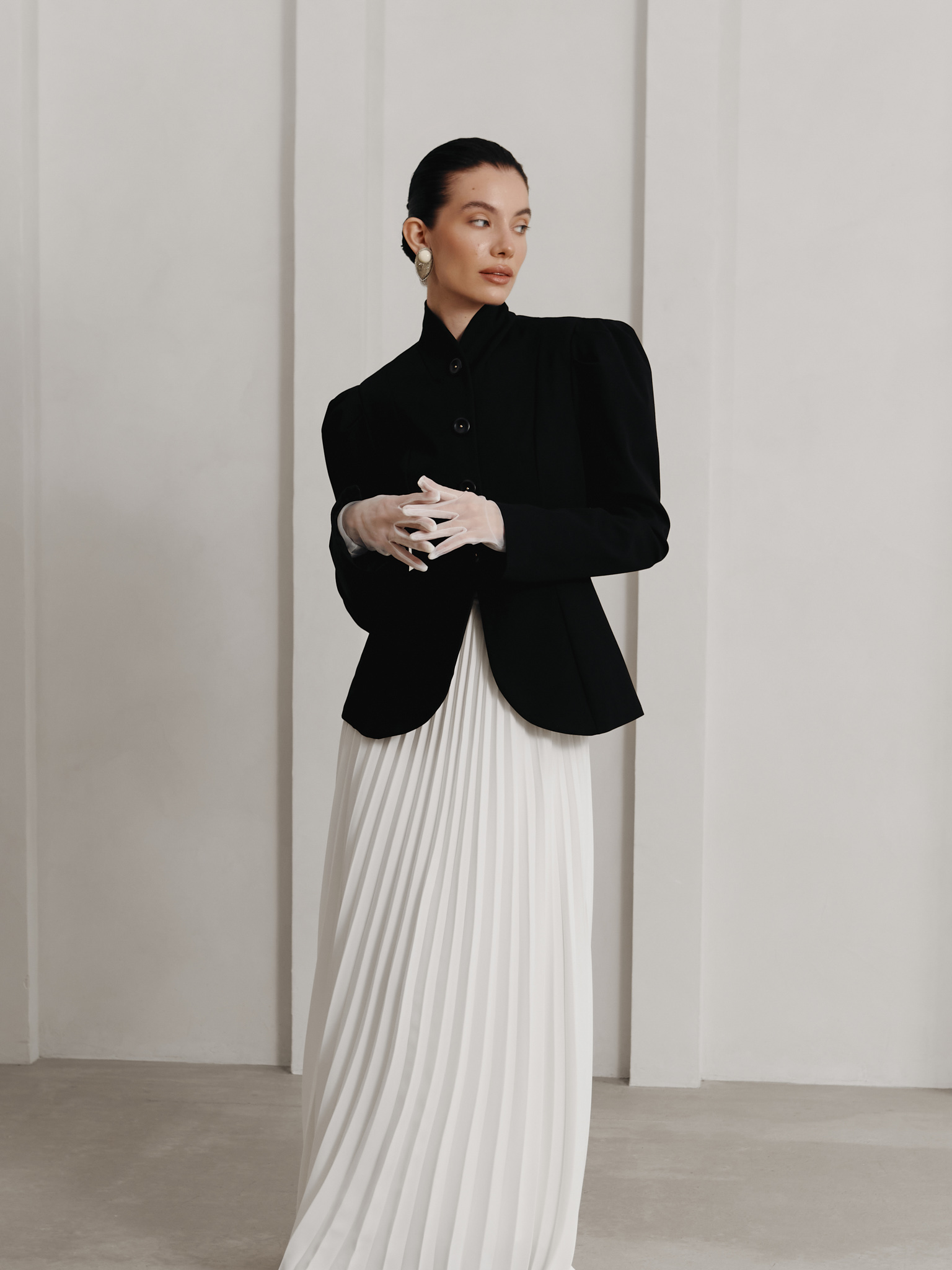 Flared blazer with voluminous sleeves