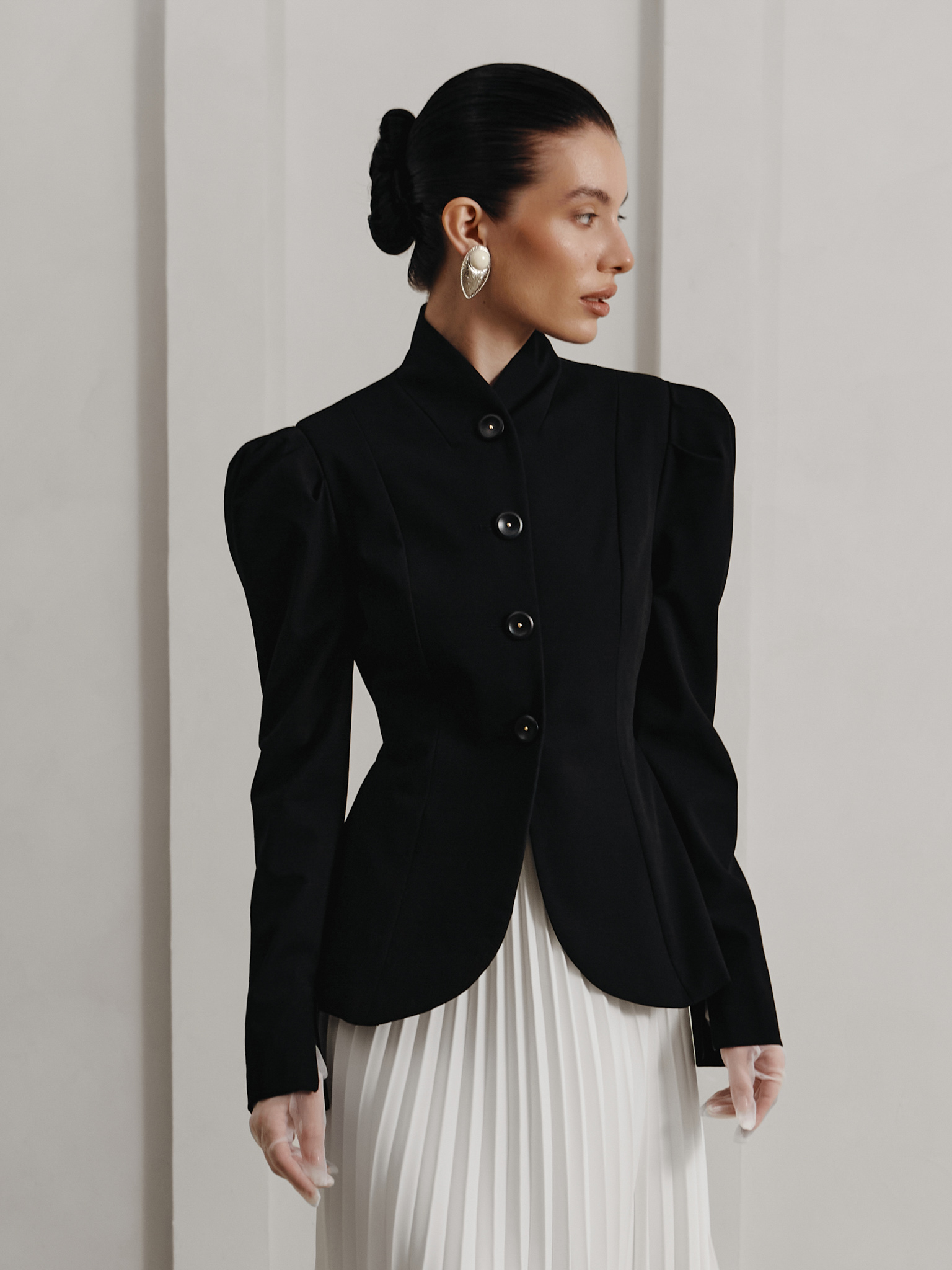 Flared blazer with voluminous sleeves