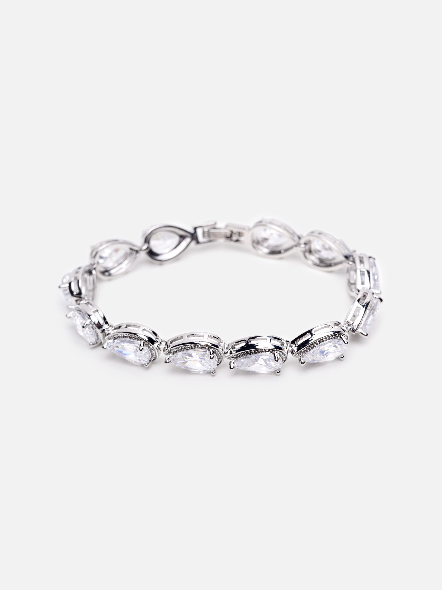 Bracelet of drop stones