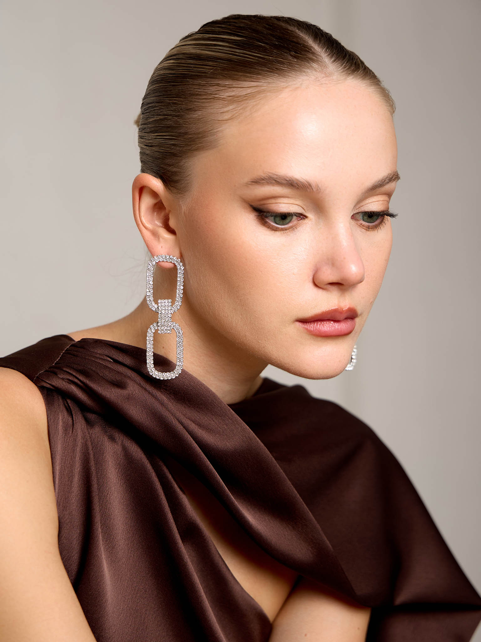 Rhinestone chain stud earrings