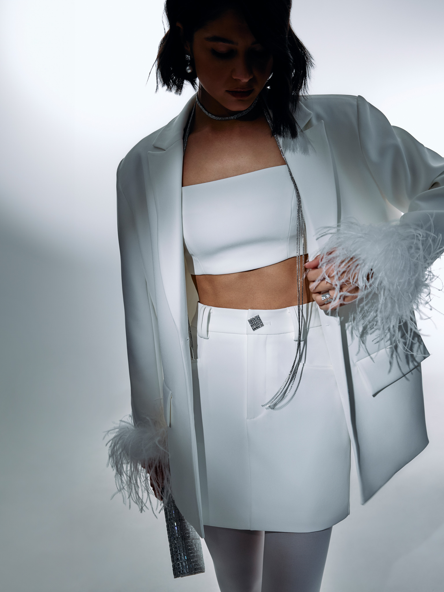 Укороченный топ на тонких бретелях