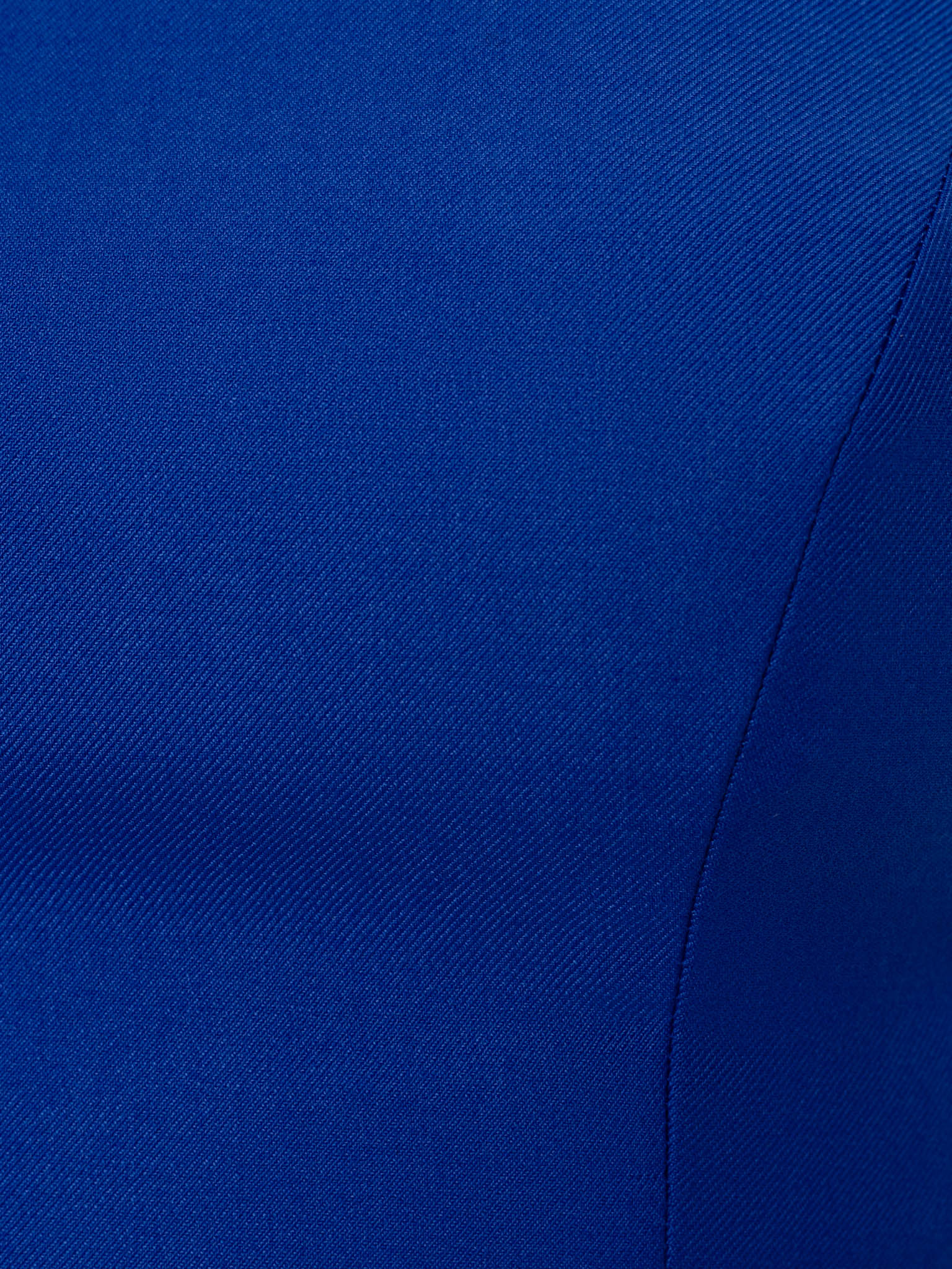 Укороченный топ на тонких бретелях