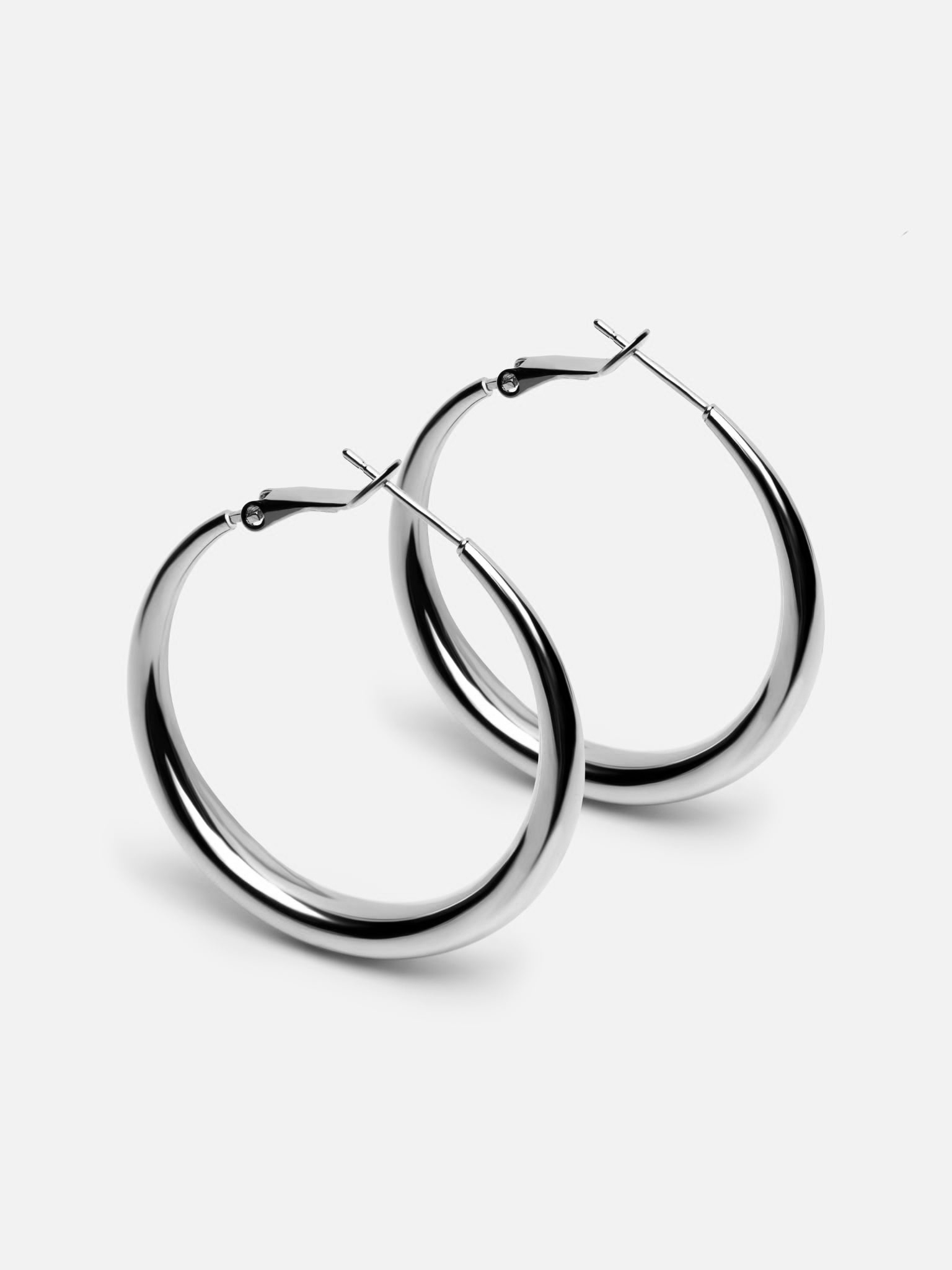 Тонкие серьги-кольца из гладкого металла