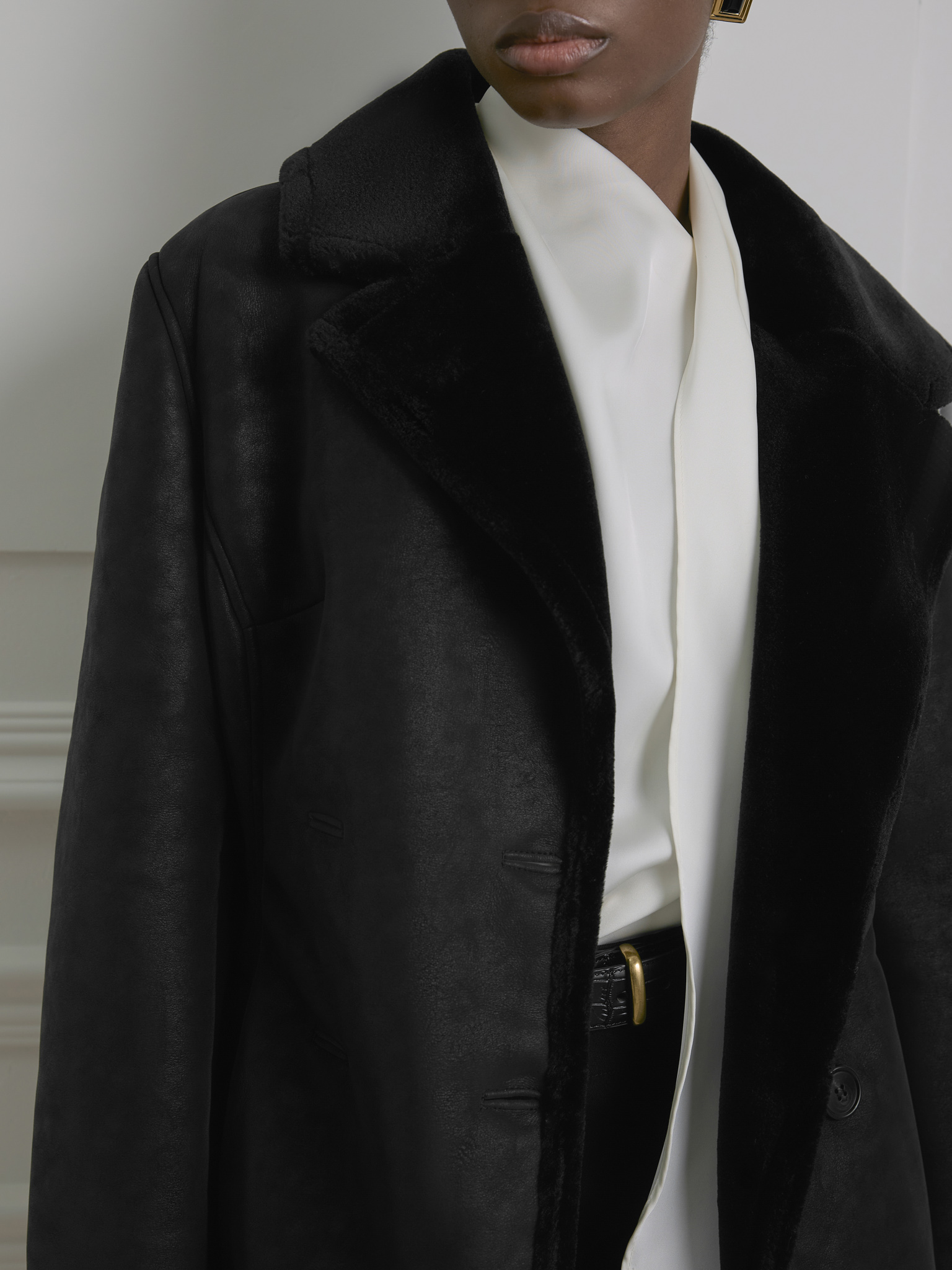 Zweireihiger Mini-Shearling-Mantel