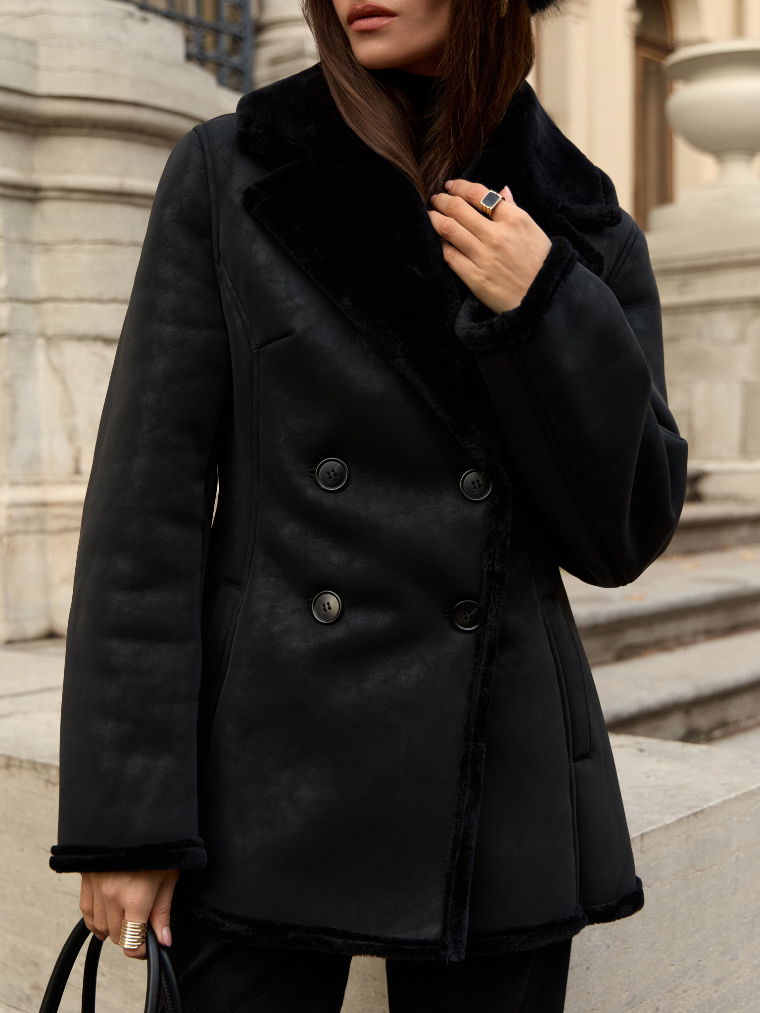 Zweireihiger Mini-Shearling-Mantel