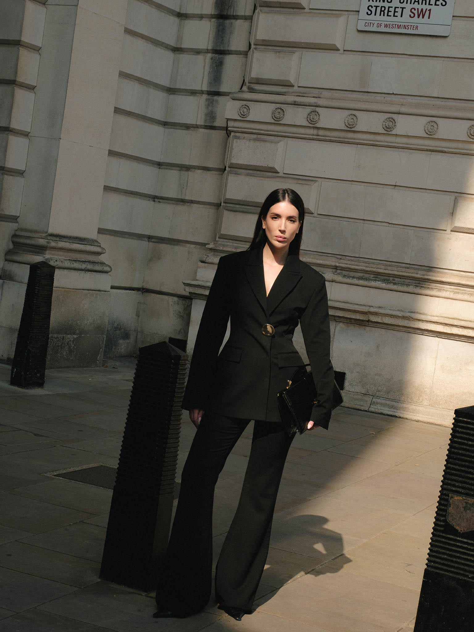 Fitted jacket with an accent brooch