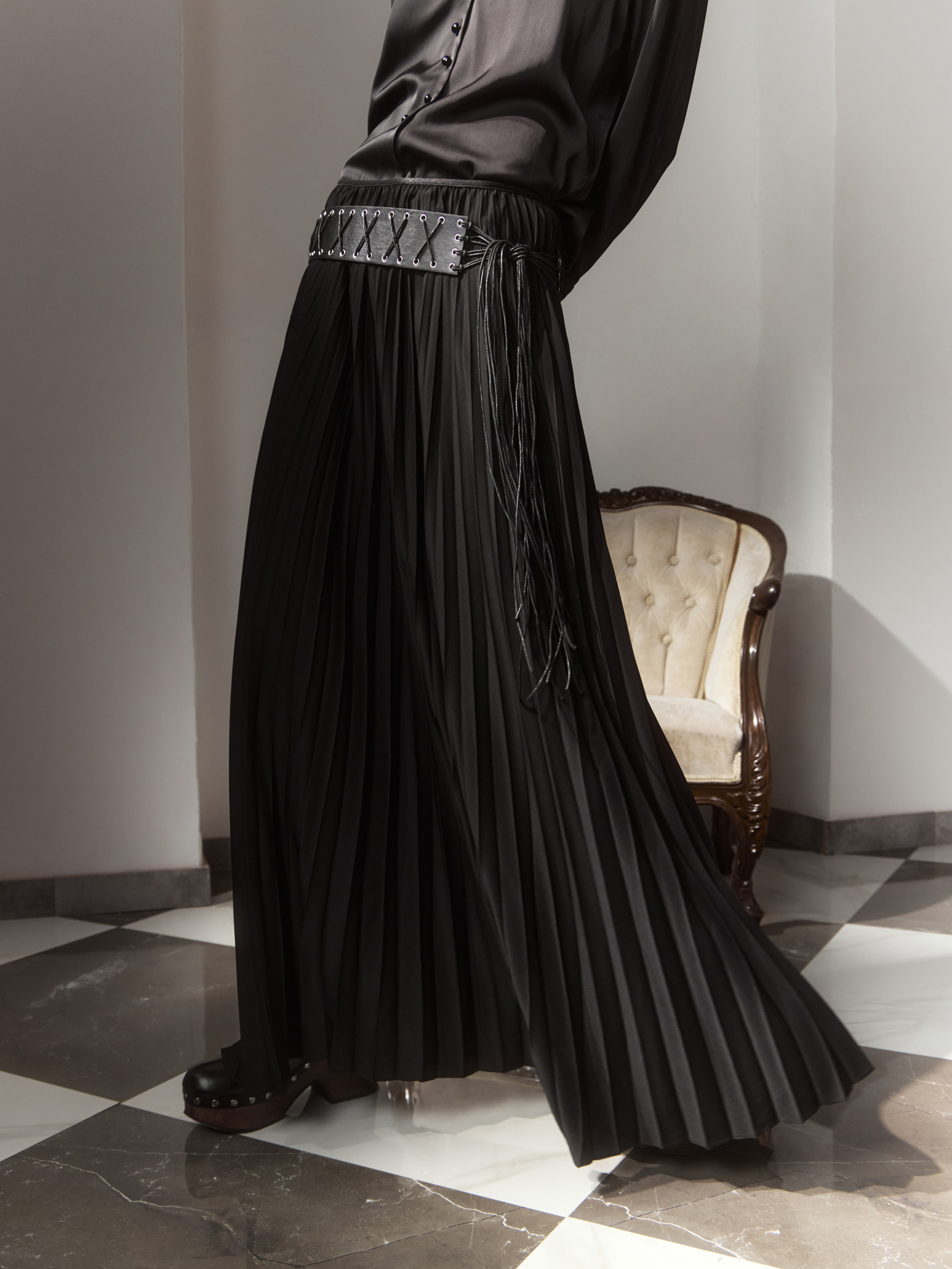 Pleated maxi skirt in dense fabric :: LICHI - Online fashion store
