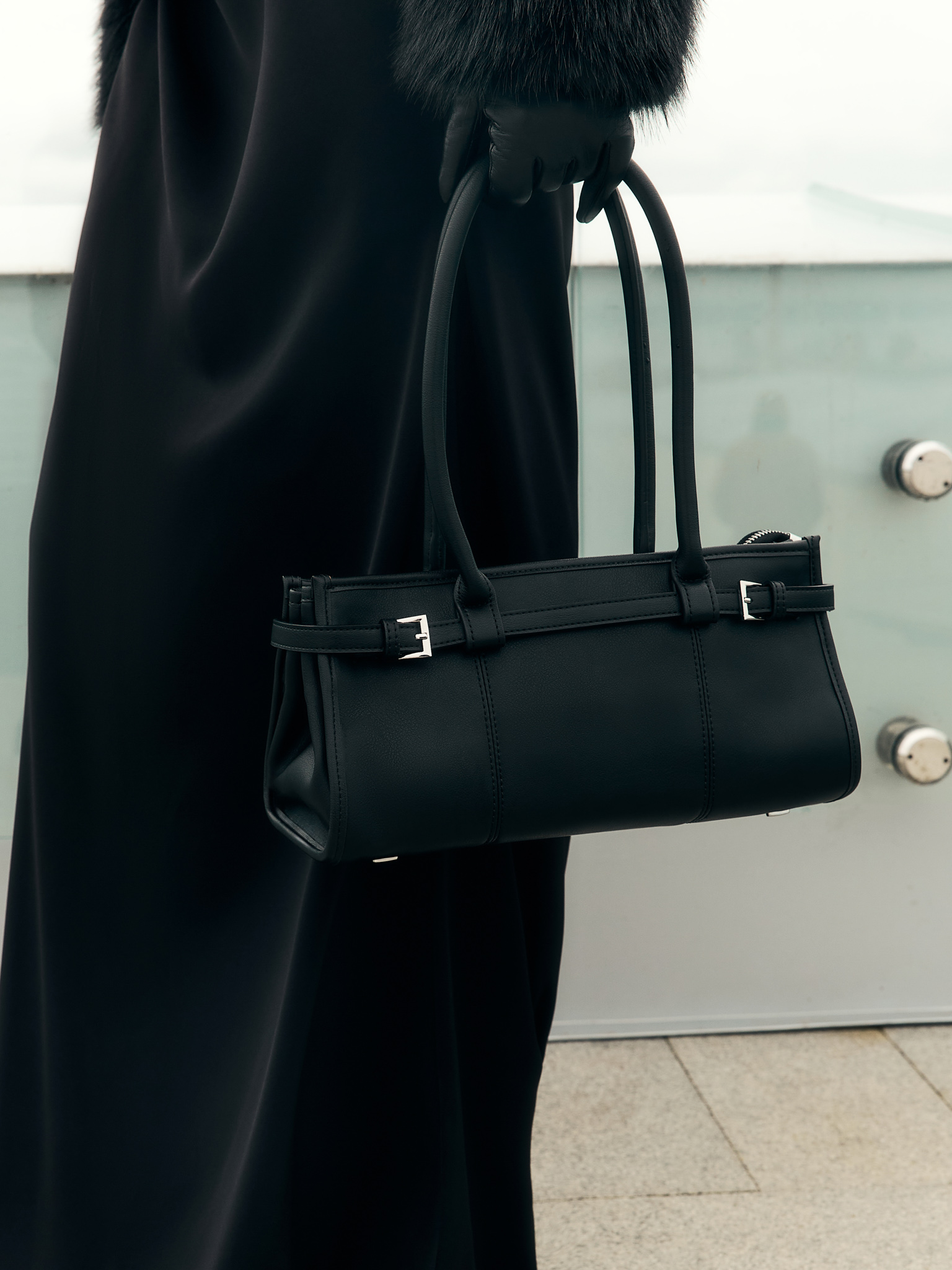 Rectangular baguette bag with long handles