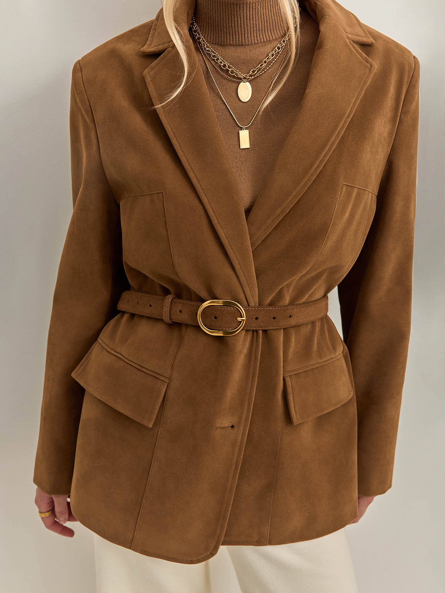 Suede belt with golden buckle