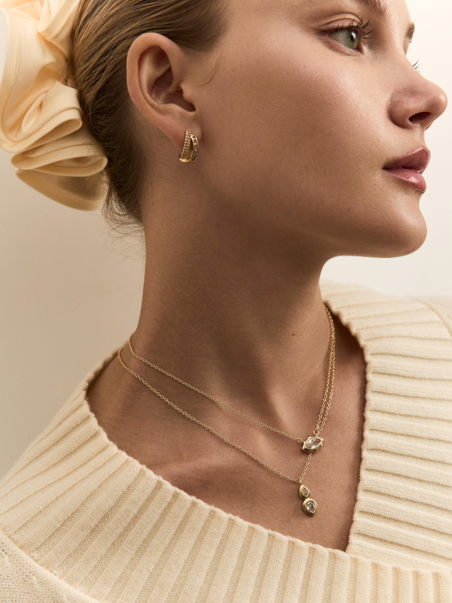 Double chain with drop pendants