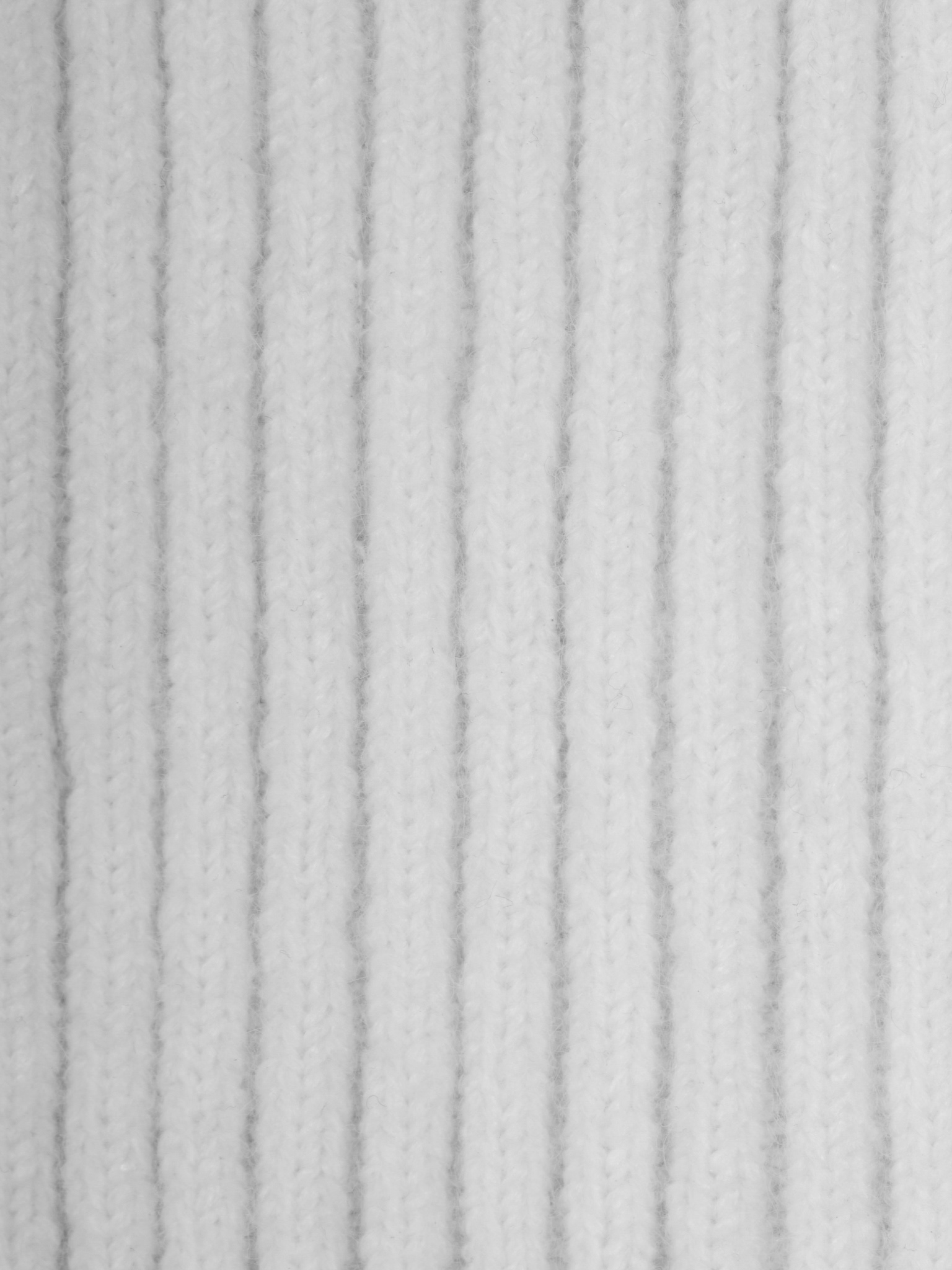 Ribbed socks with slits