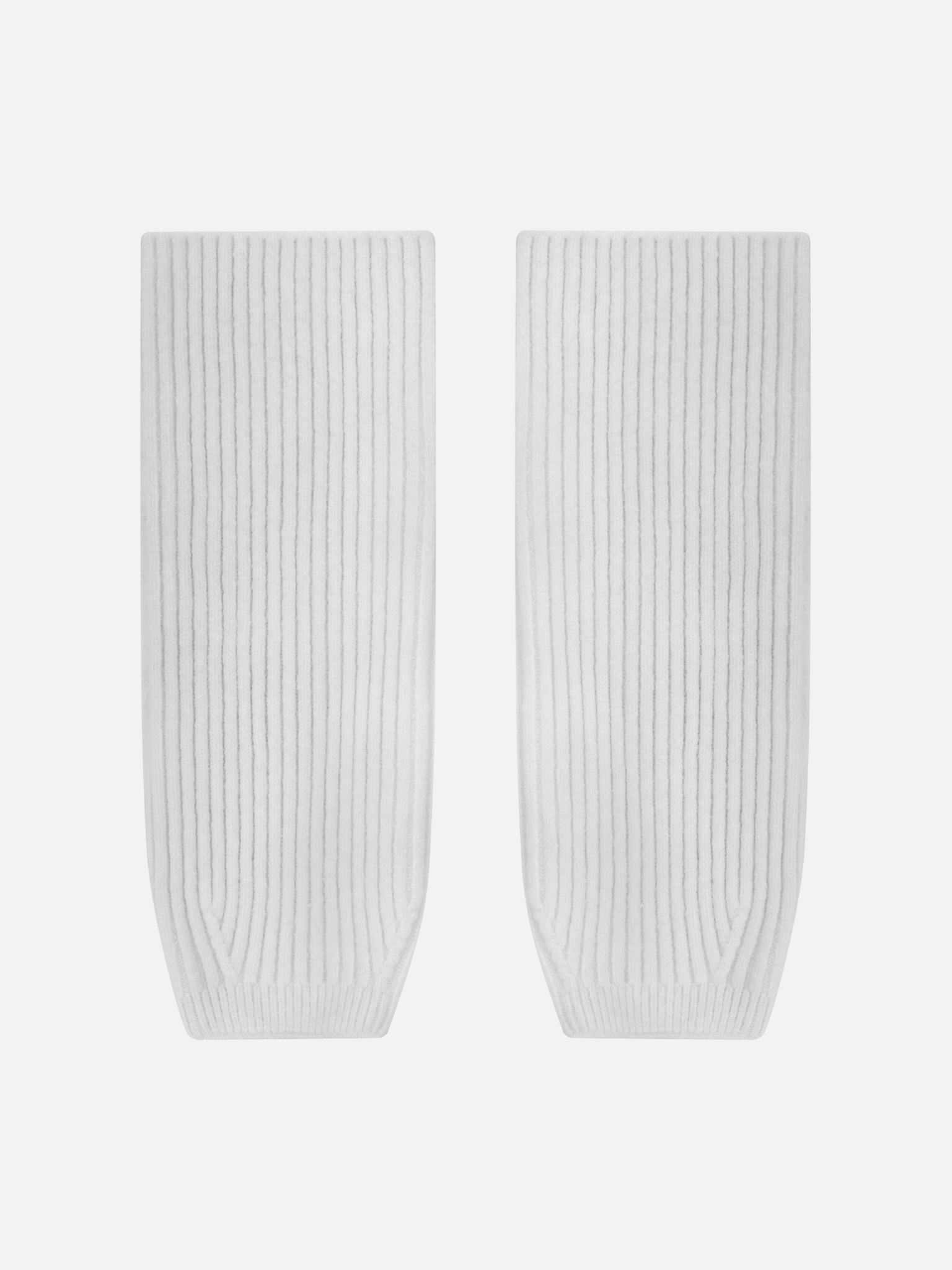Ribbed socks with slits