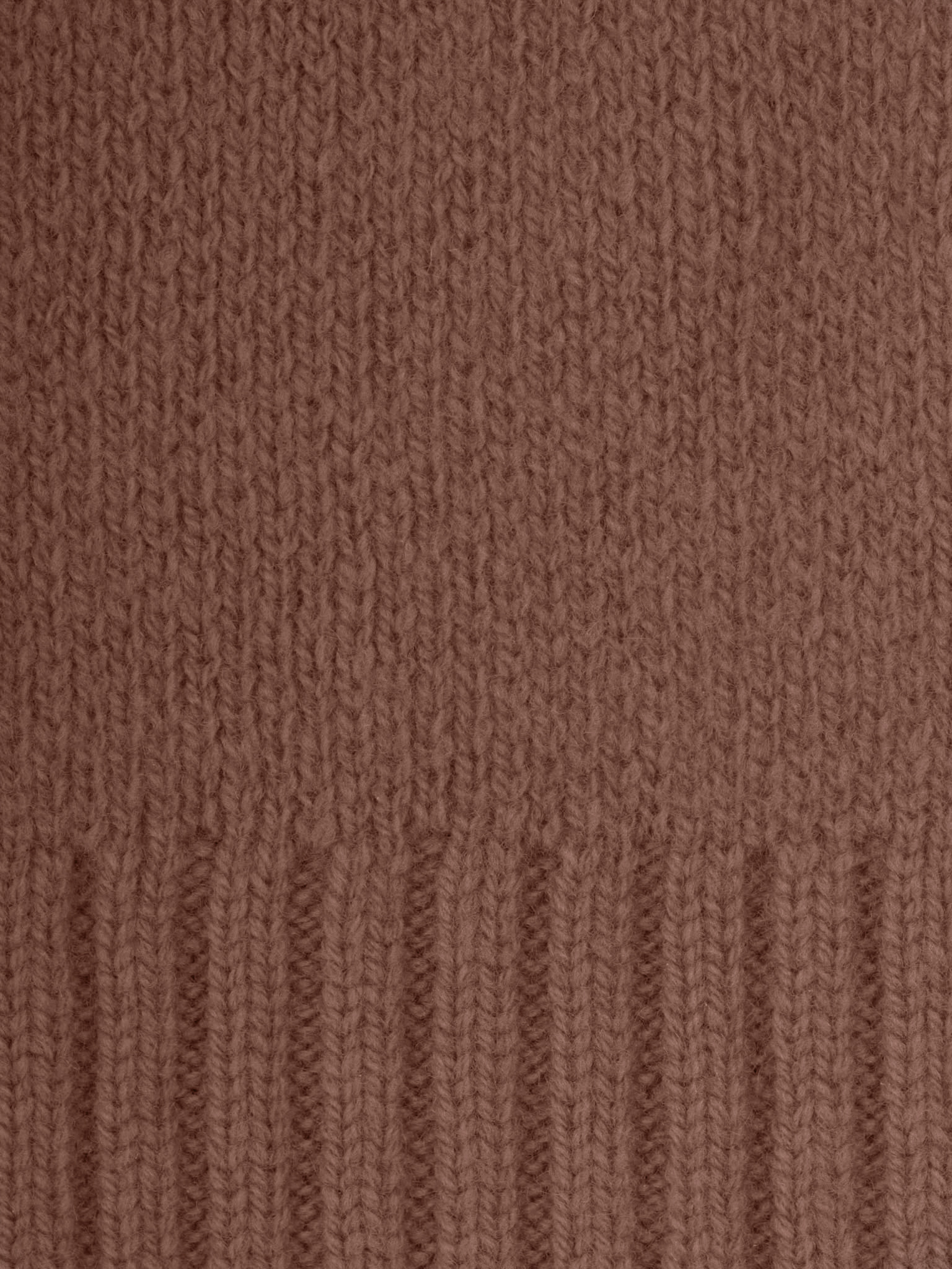 Woollen scarf with ribbed edges