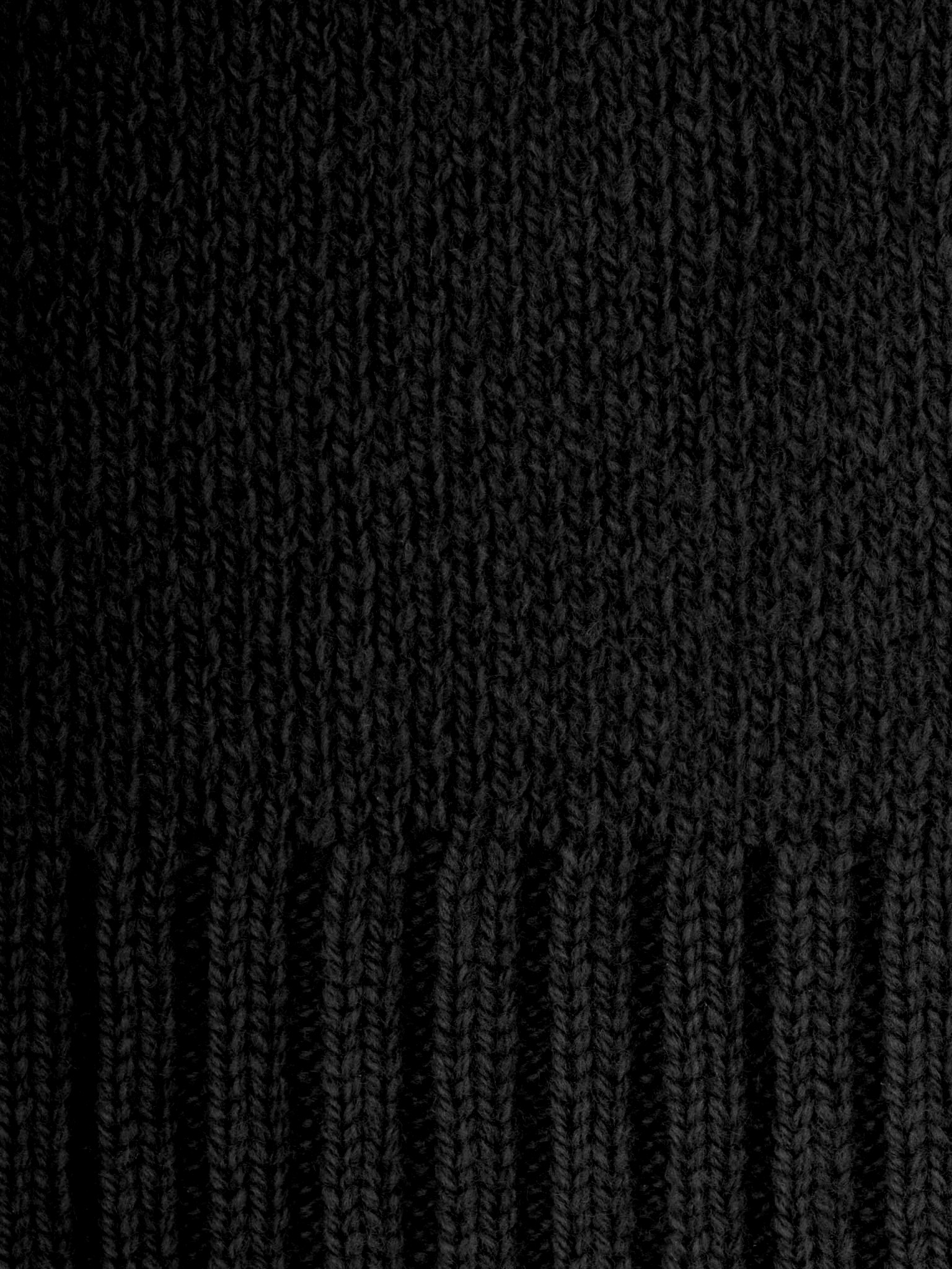 Woollen scarf with ribbed edges