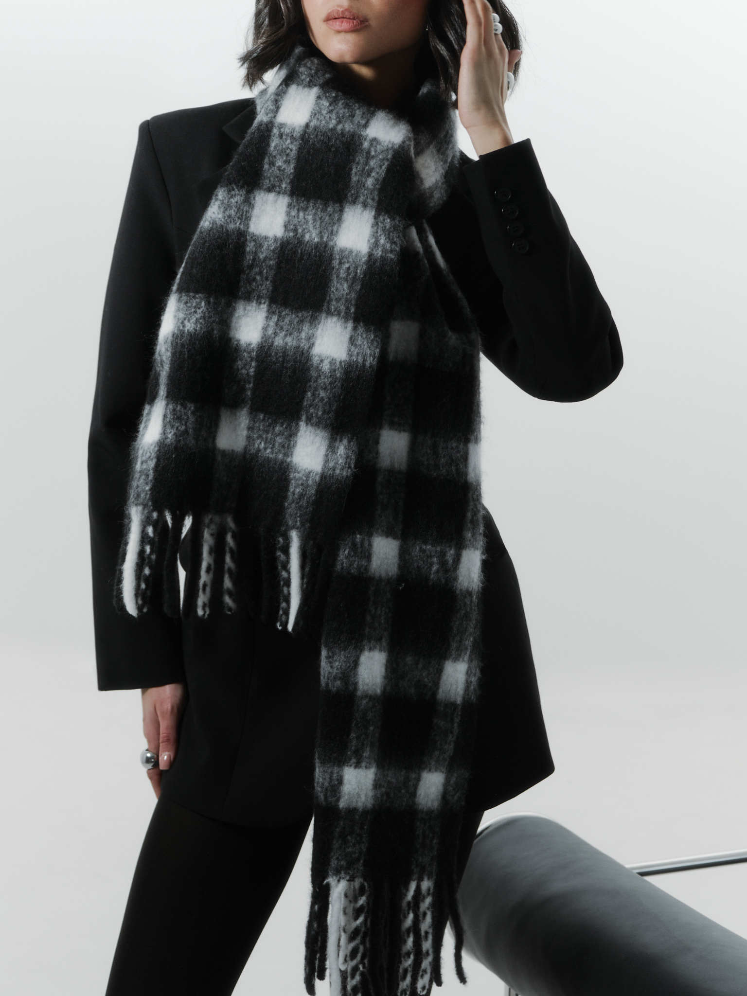 Woolen yarn checked scarf