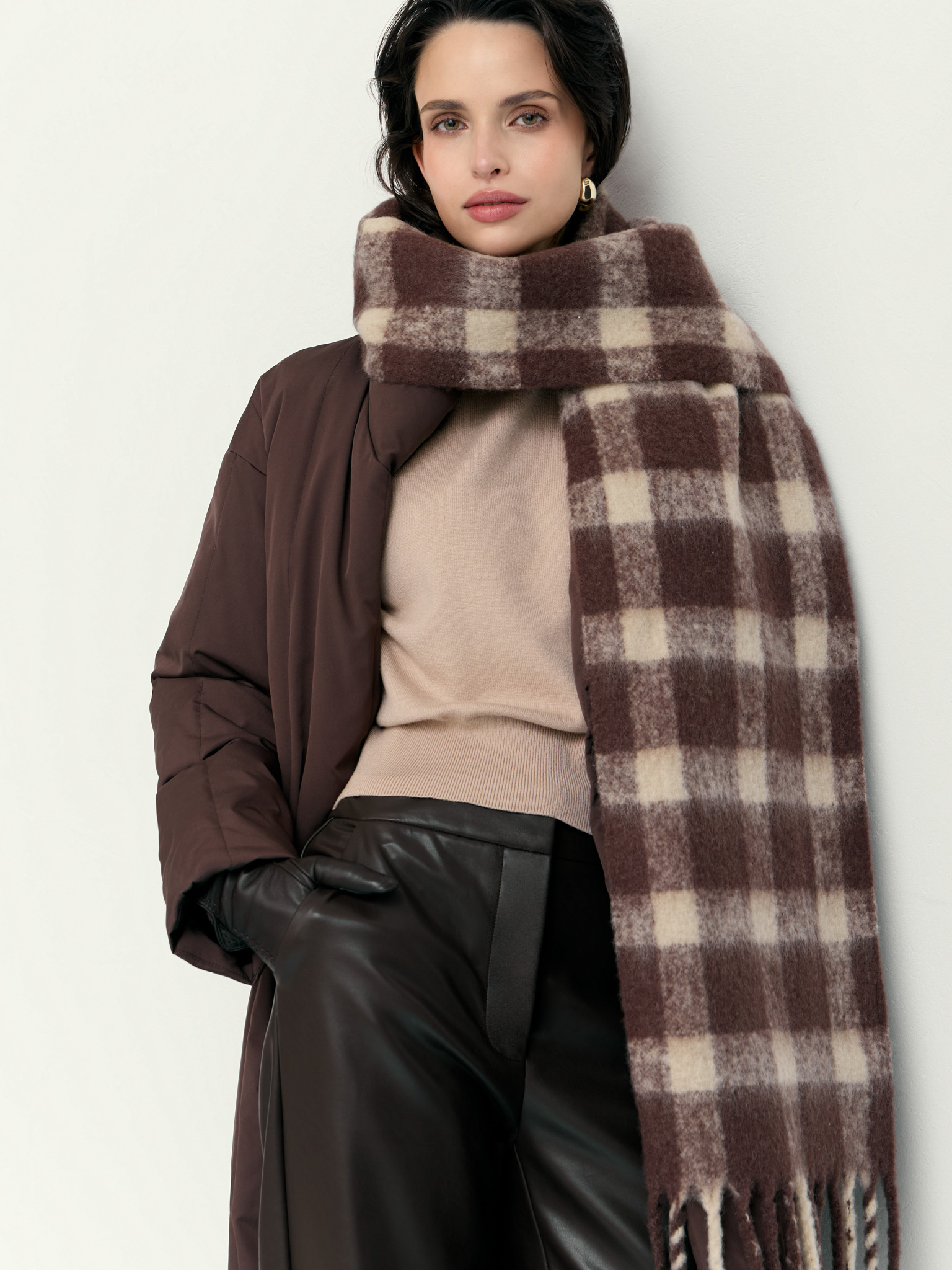 Woolen yarn checked scarf