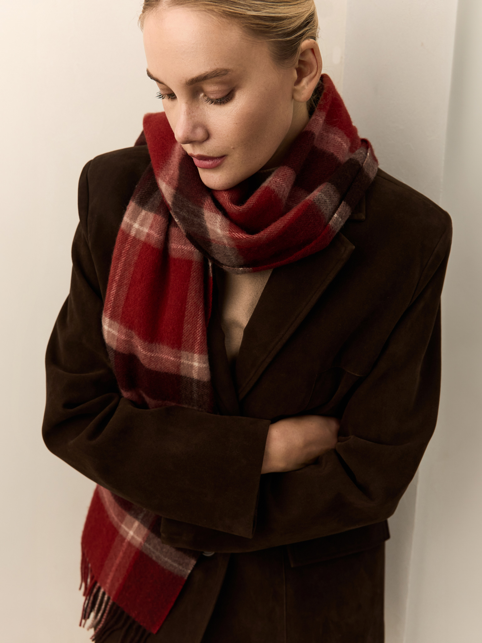 Woolen yarn checked scarf