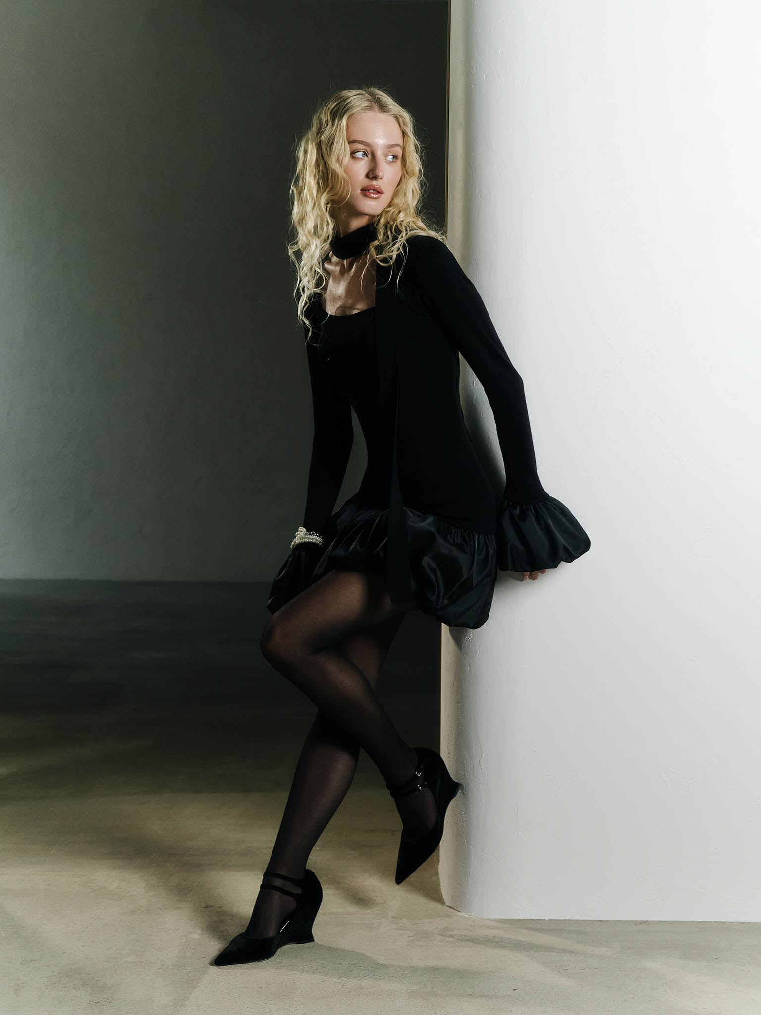 Mini jersey dress with smooth fabric details