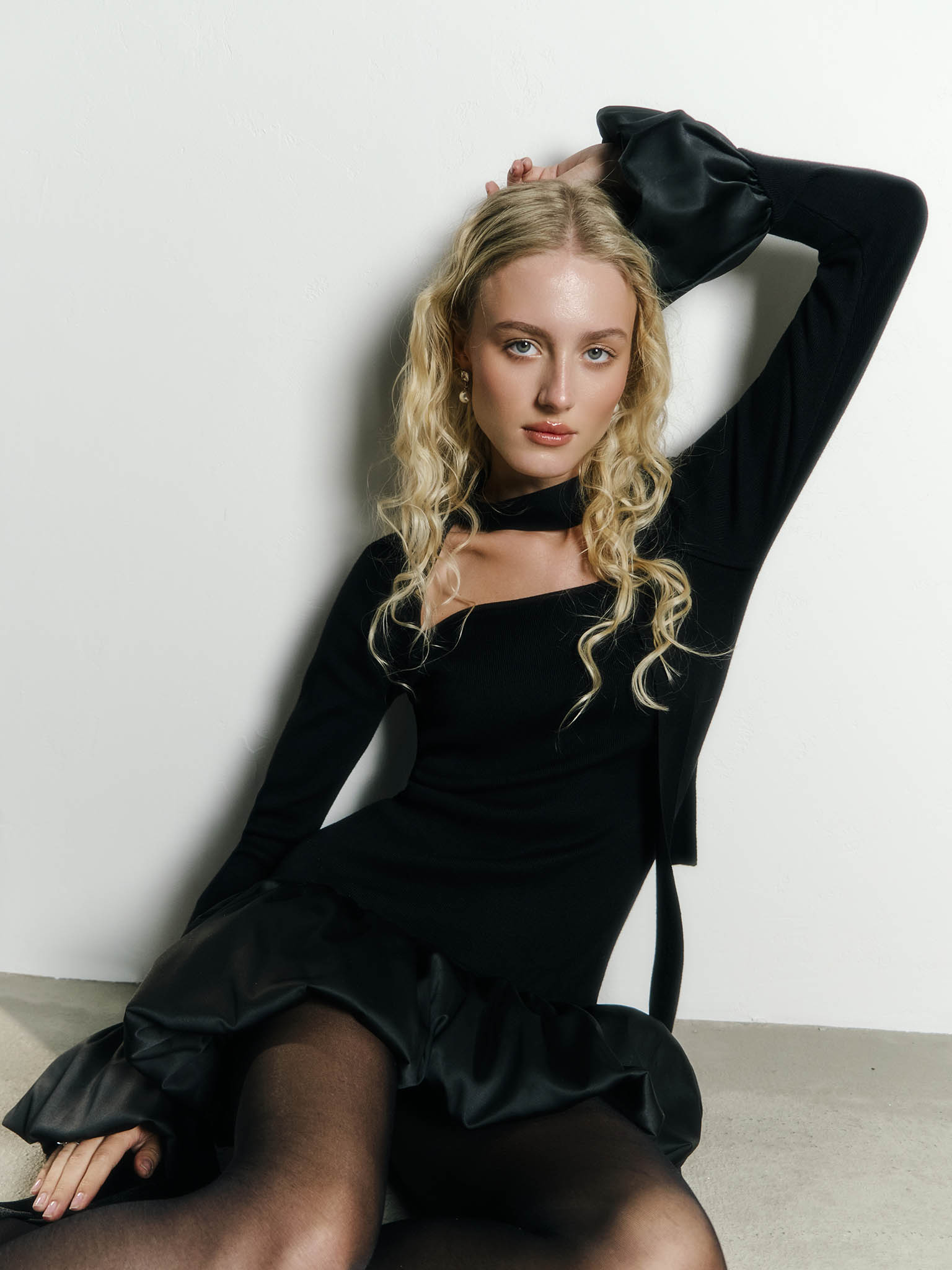 Mini jersey dress with smooth fabric details