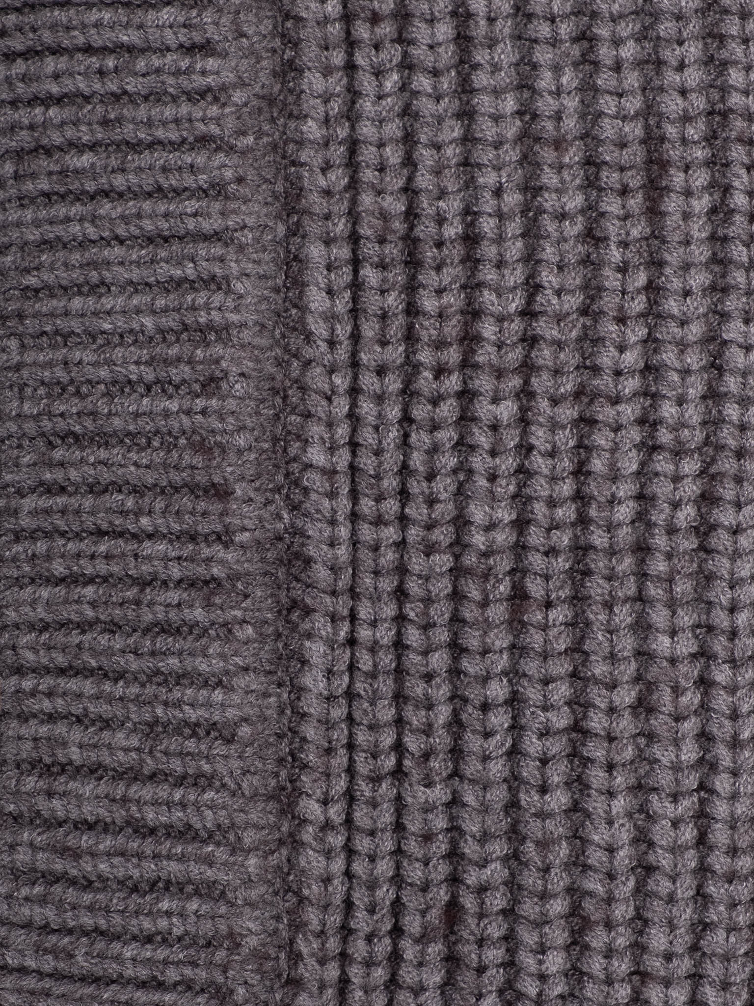 Knitted bonnet with ribbed details