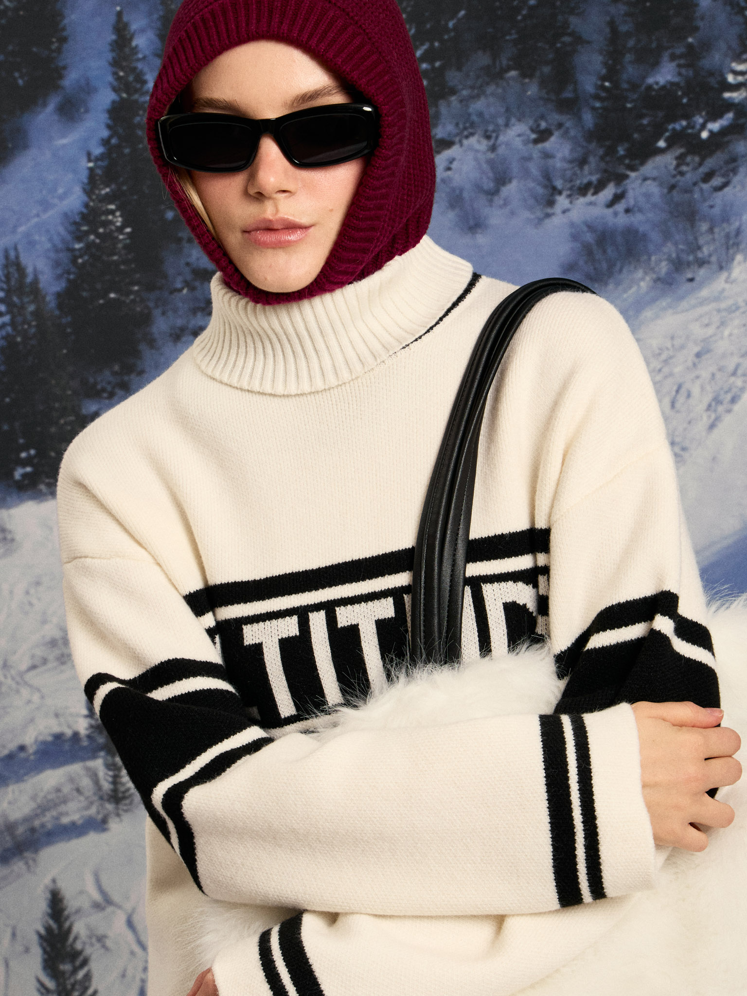 Knitted bonnet with ribbed details