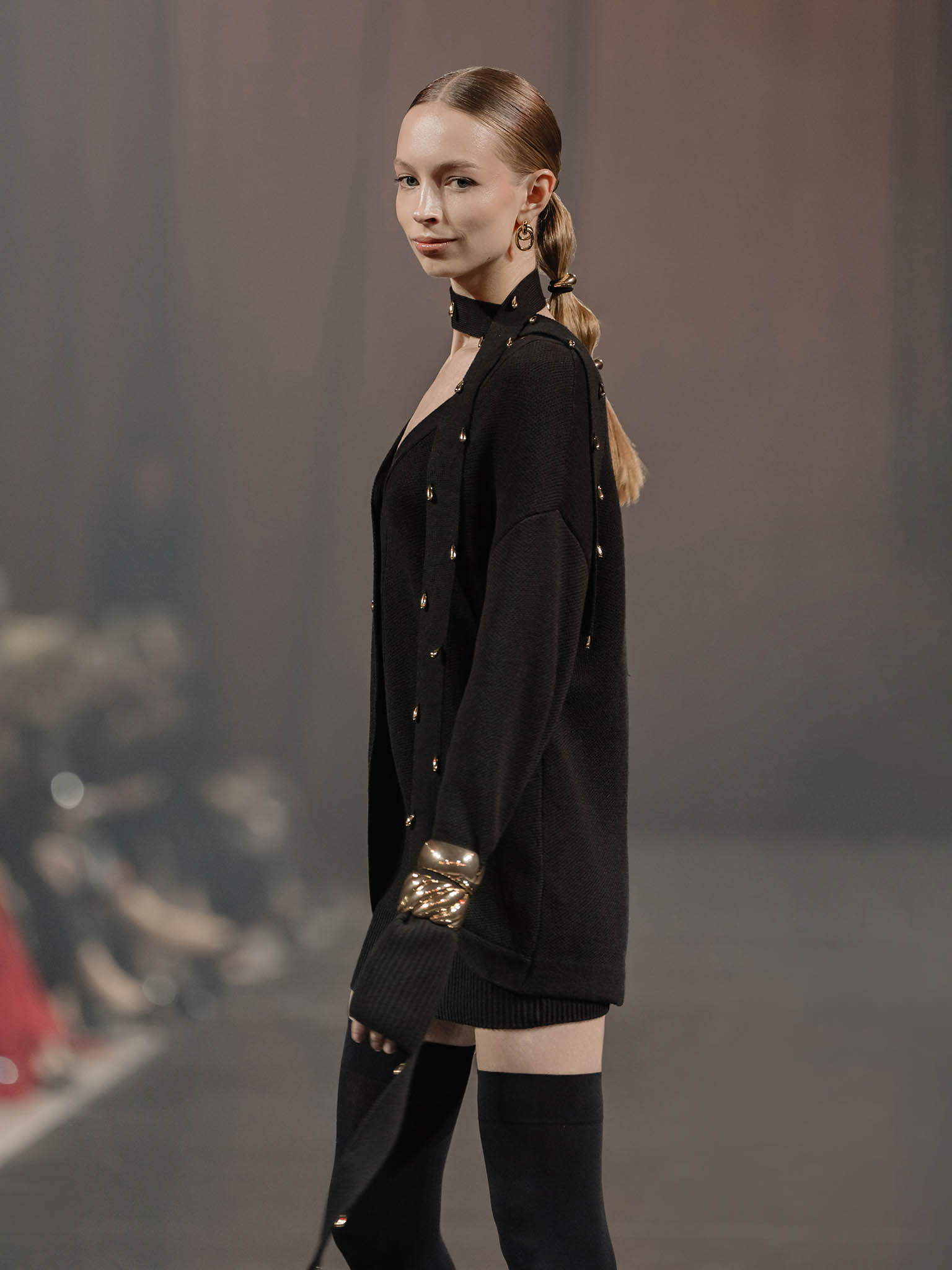 Свободный кардиган из вязаного трикотажа с шарфом