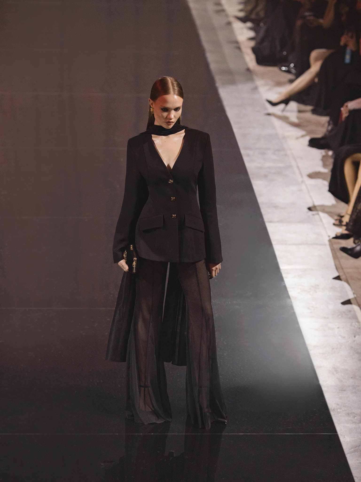 Fitted blazer without collar