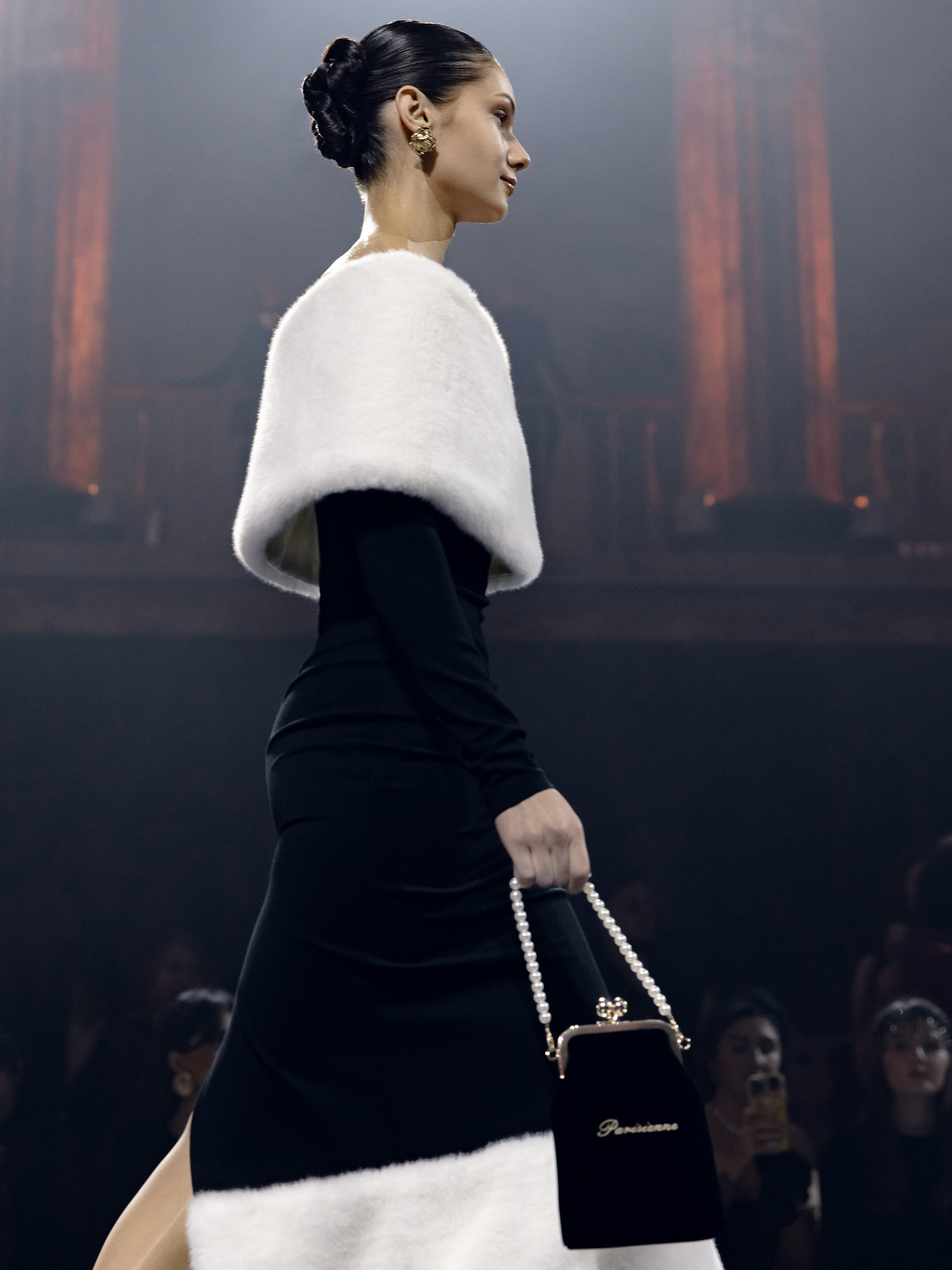 Платье миди с меховой отделкой