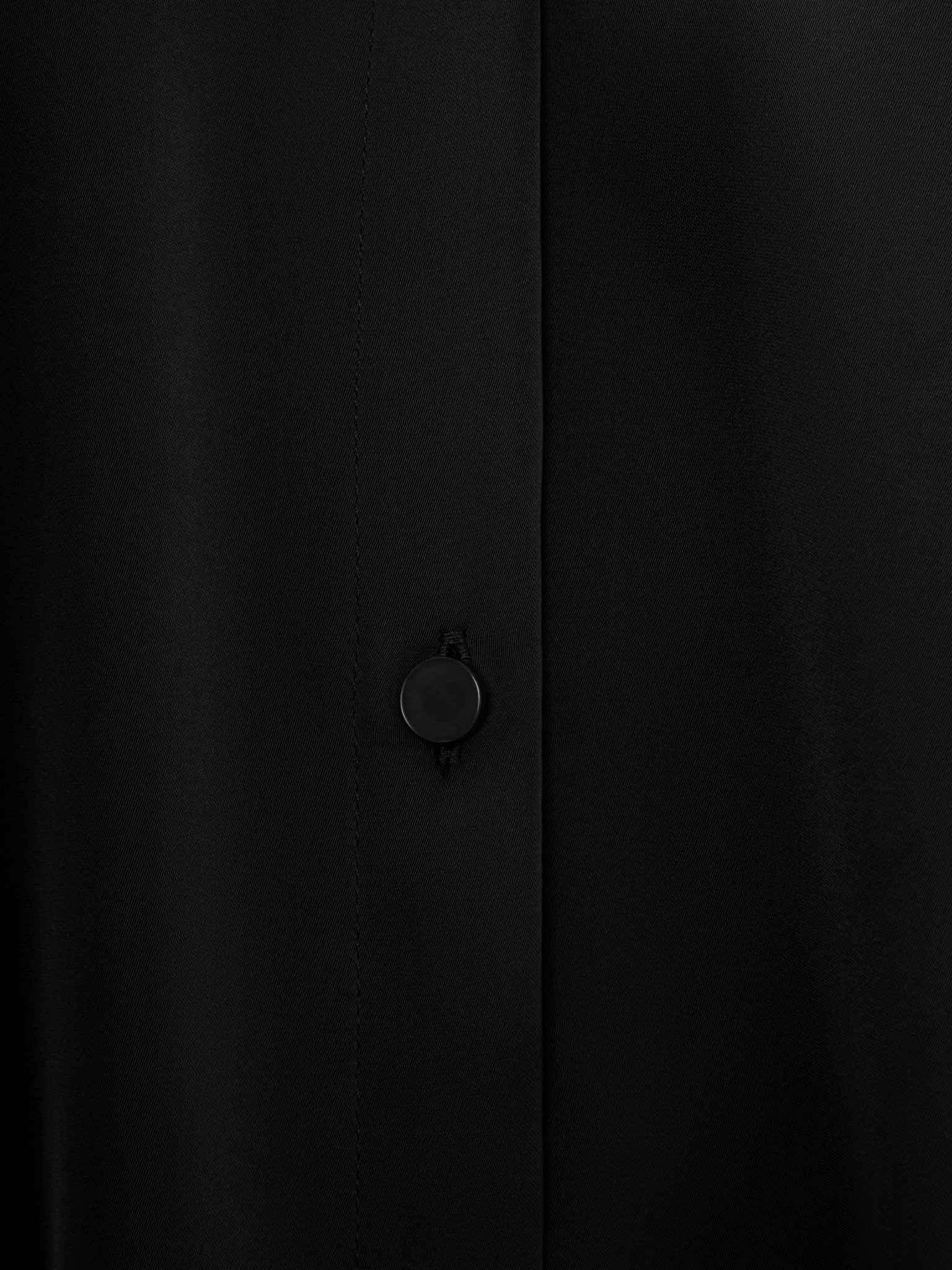 Атласная блуза с объемными рукавами