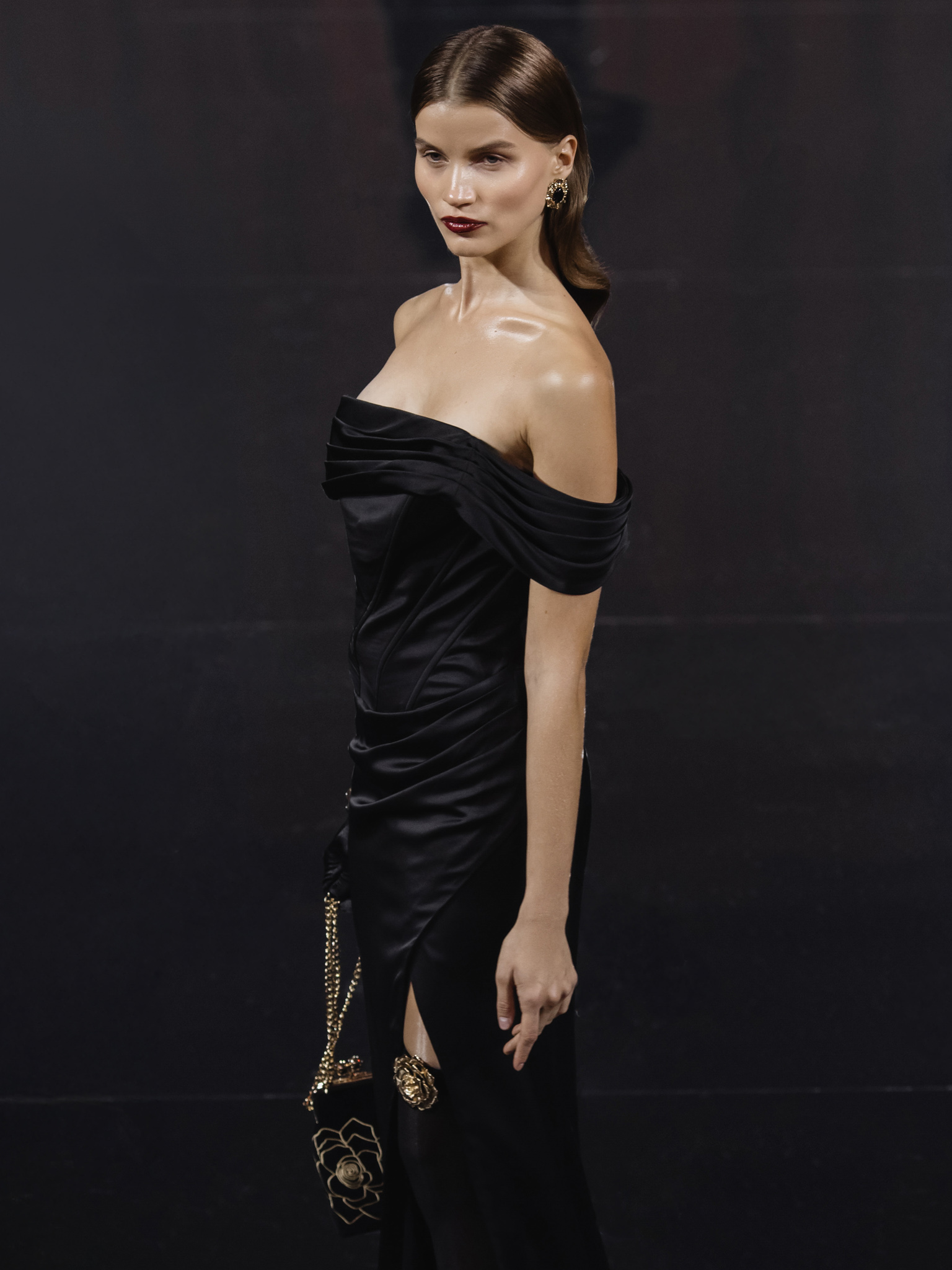 Satin maxi dress with open shoulders and diagonal boning on the bodice