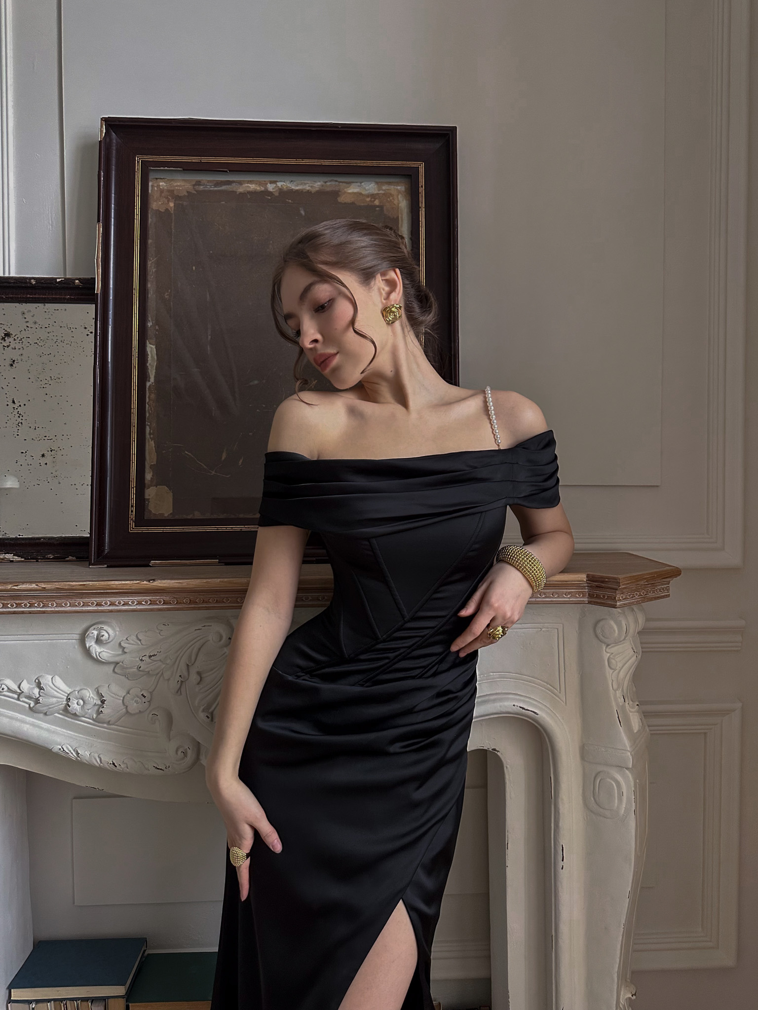 Satin maxi dress with open shoulders and diagonal boning on the bodice