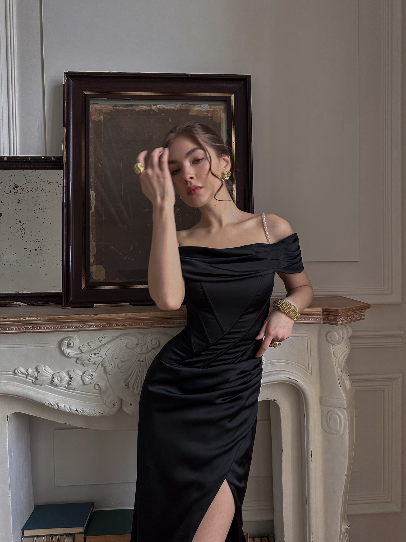 Satin maxi dress with open shoulders and diagonal boning on the bodice