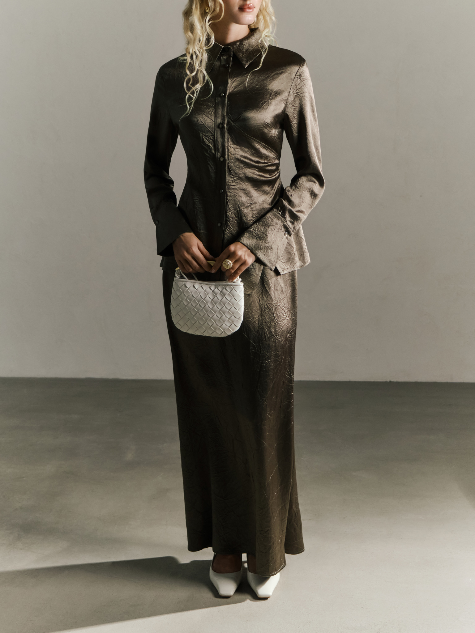 Fitted shirt in crinkled-effect fabric