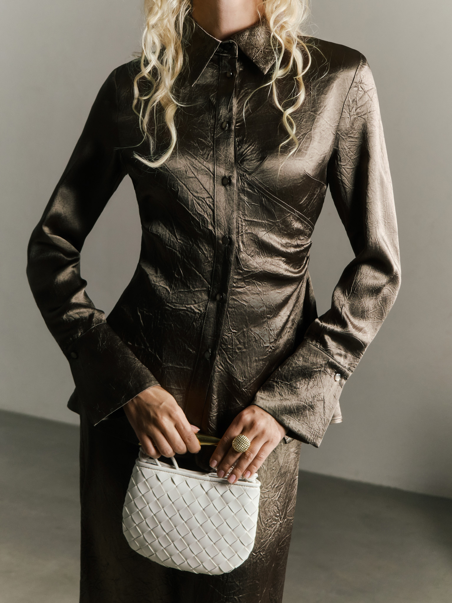 Fitted shirt in crinkled-effect fabric