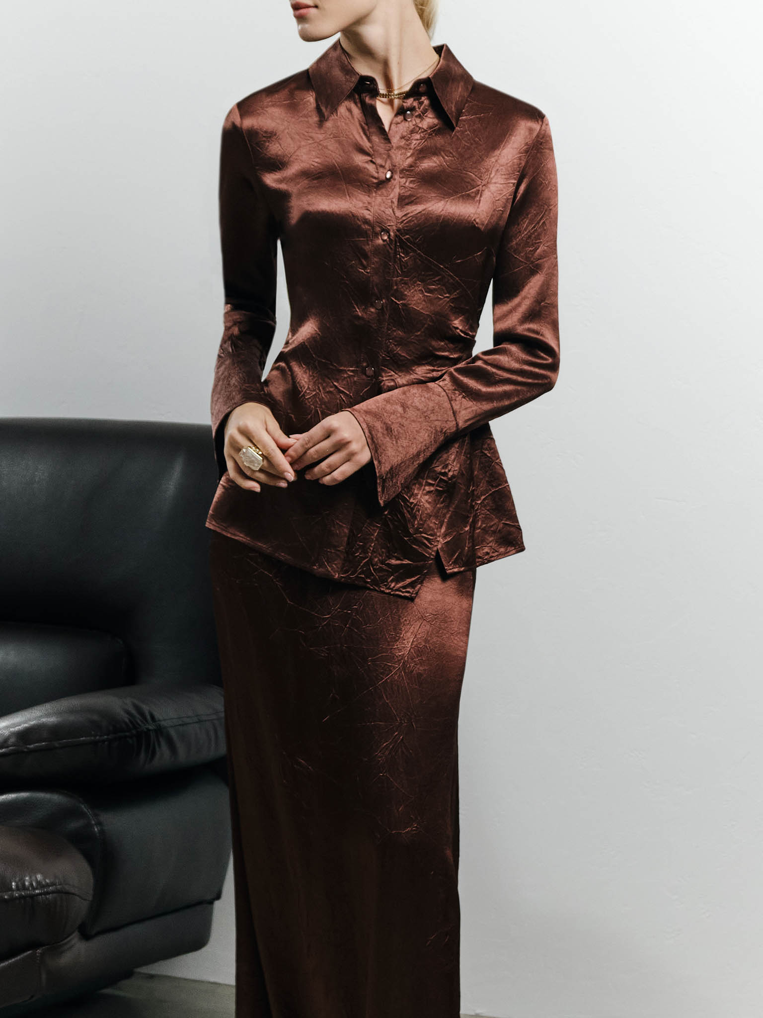 Fitted shirt in crinkled-effect fabric