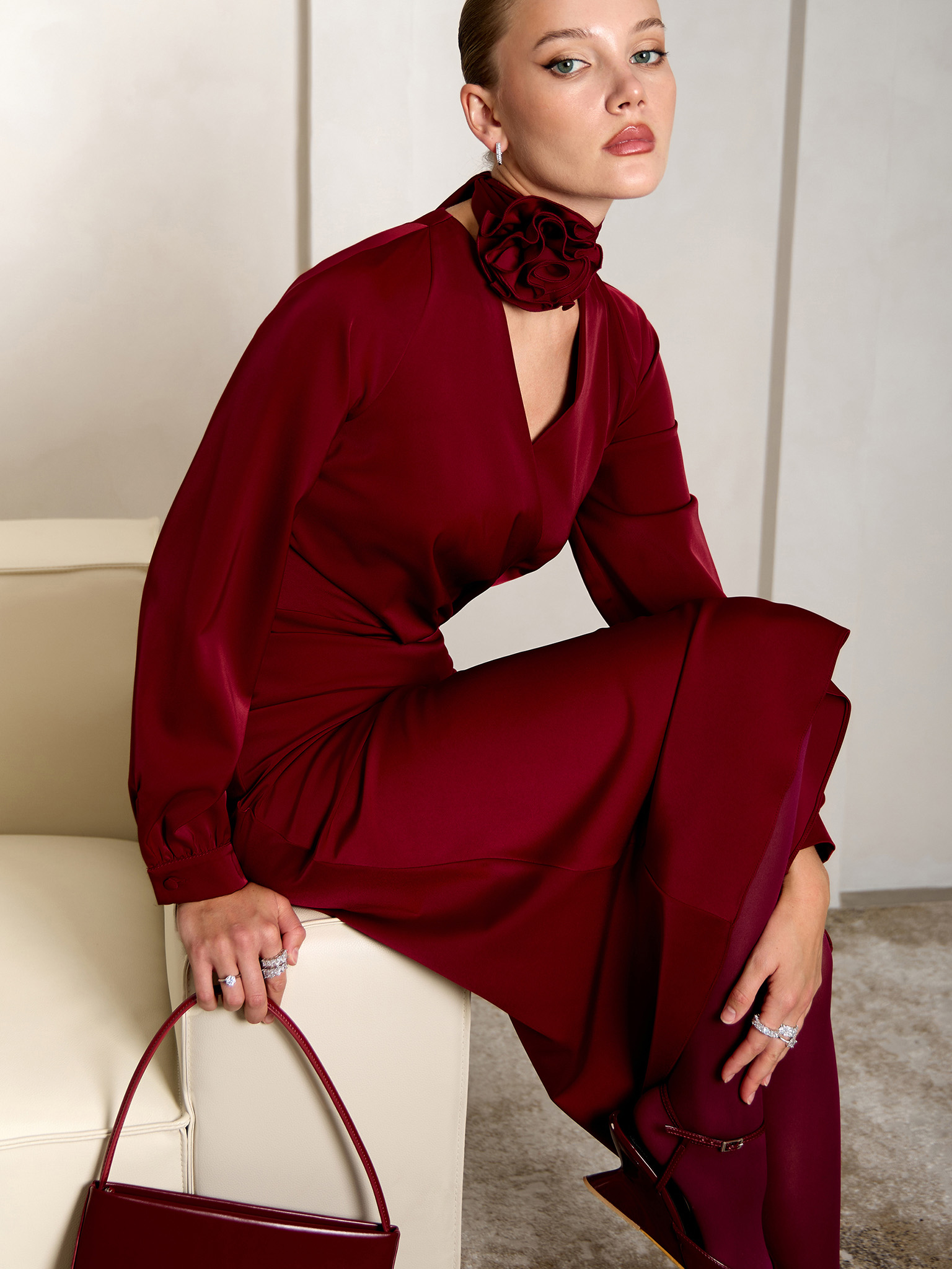 Fitted midi dress with a scarf and tonal flower