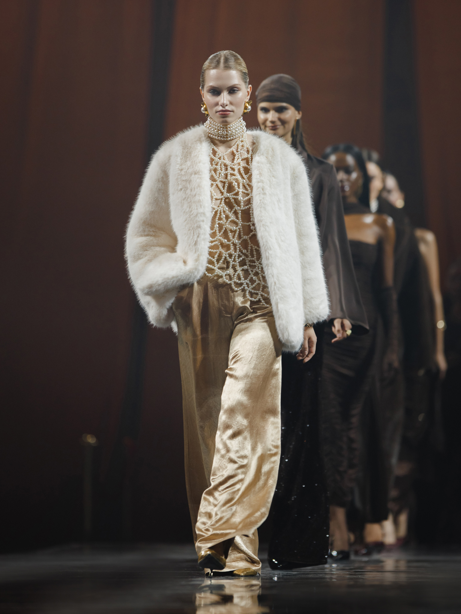 Palazzo trousers from metallized fabric