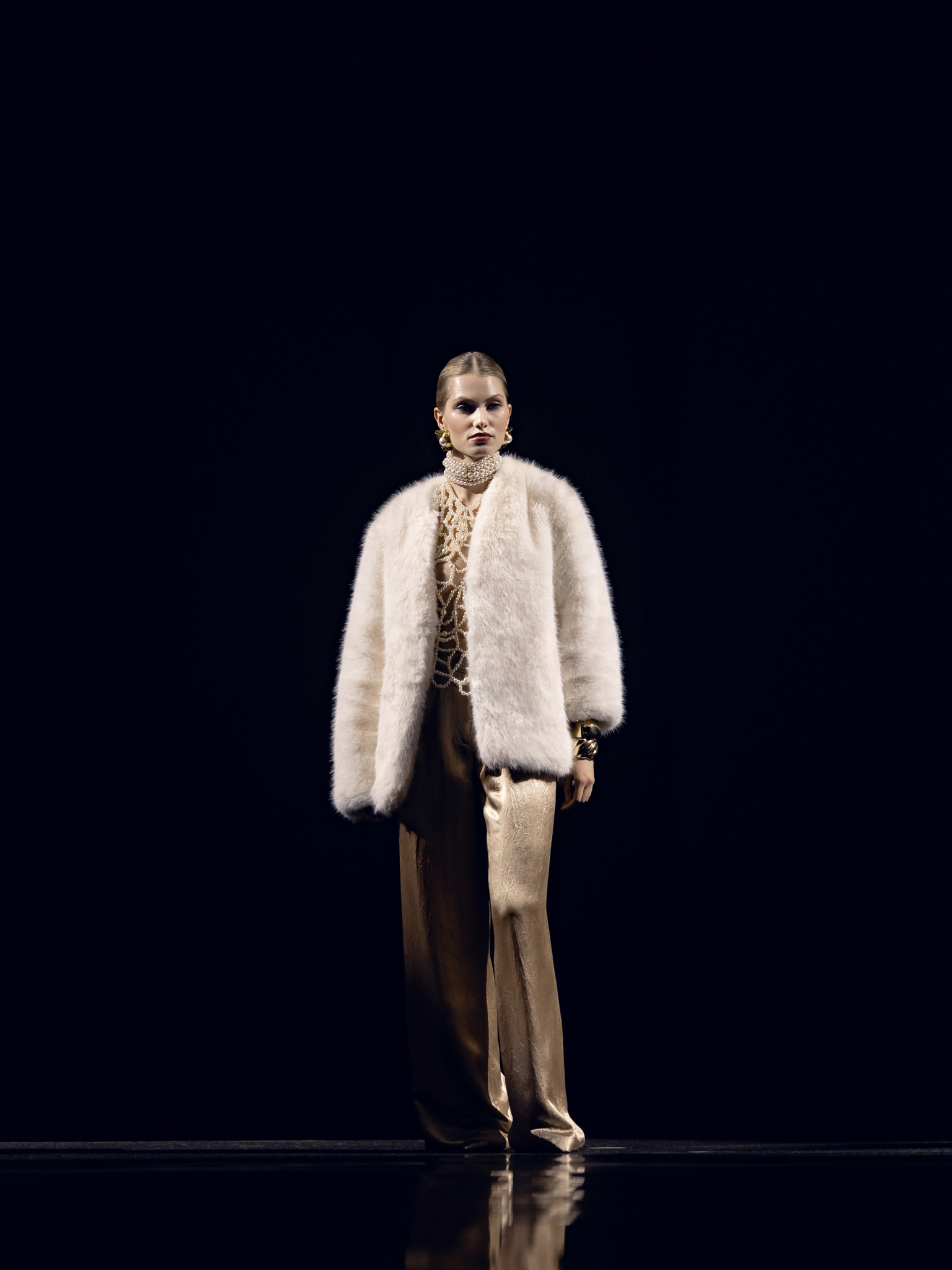 Palazzo trousers from metallized fabric